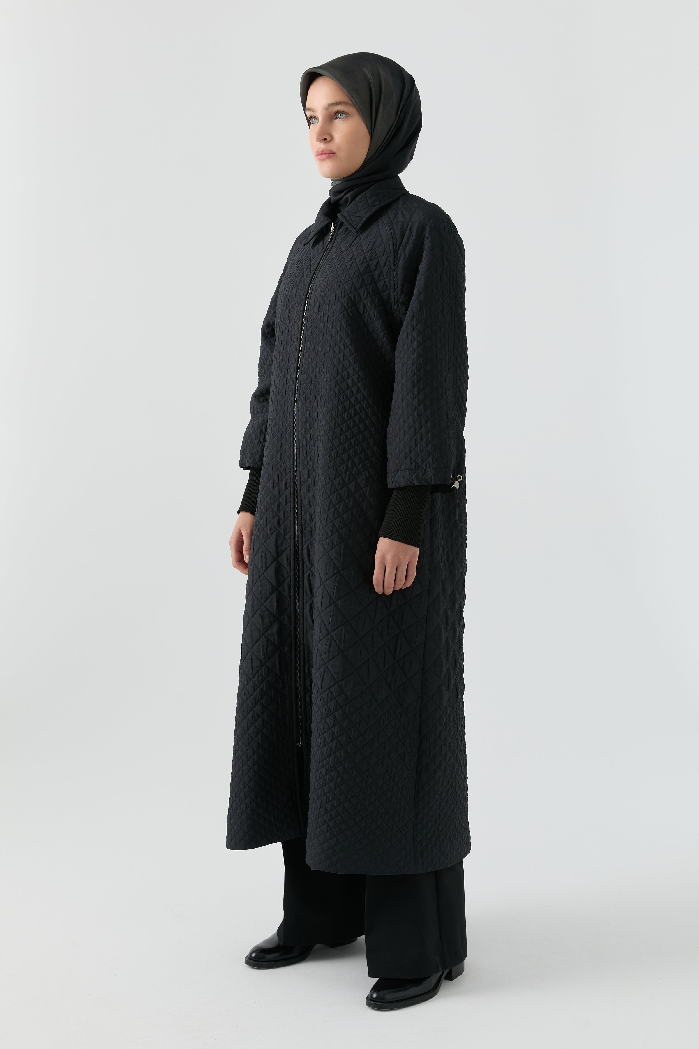 Kol Detaylı Kapitone Pardesü - Siyah TUGBA