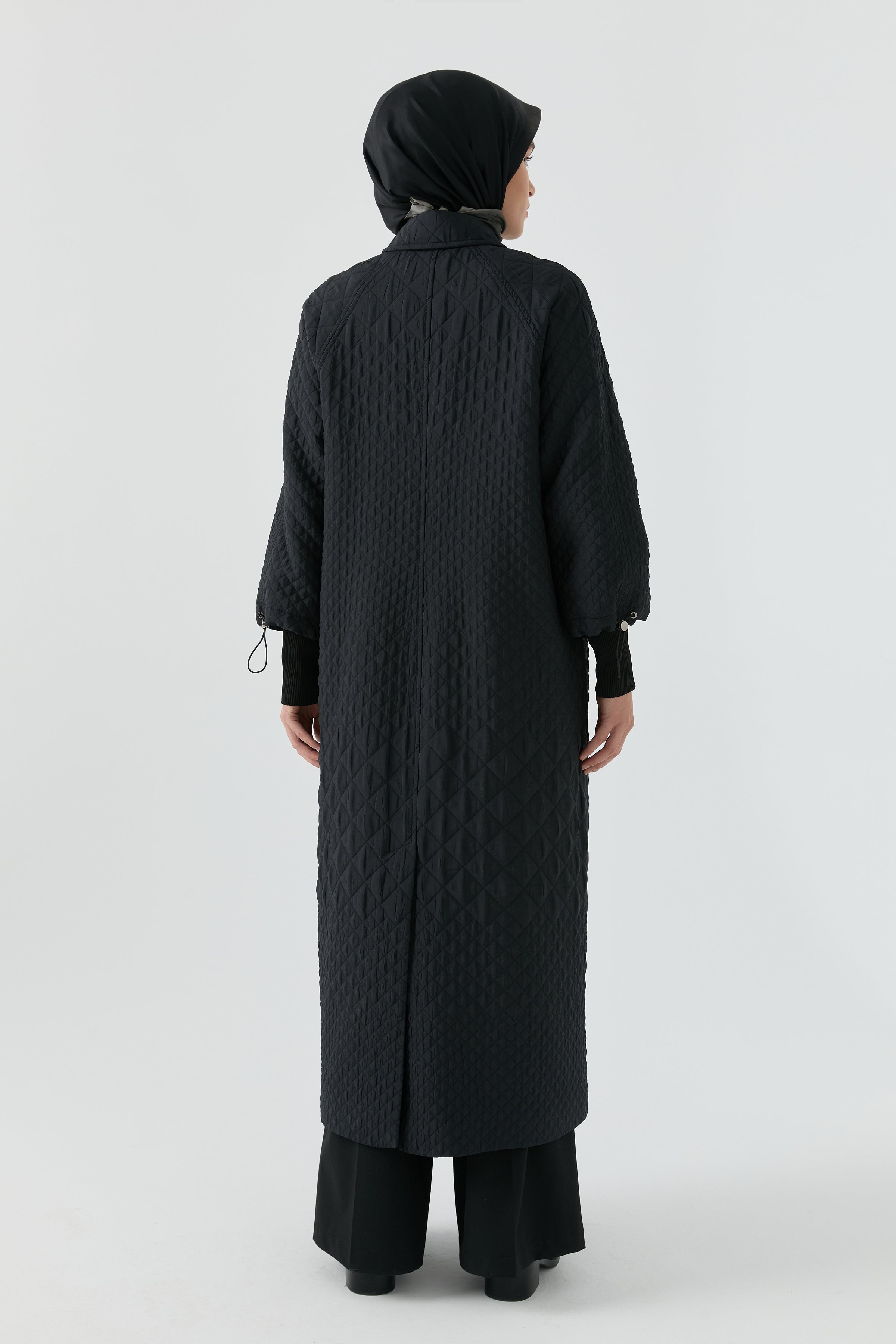 Kol Detaylı Kapitone Pardesü - Siyah TUGBA