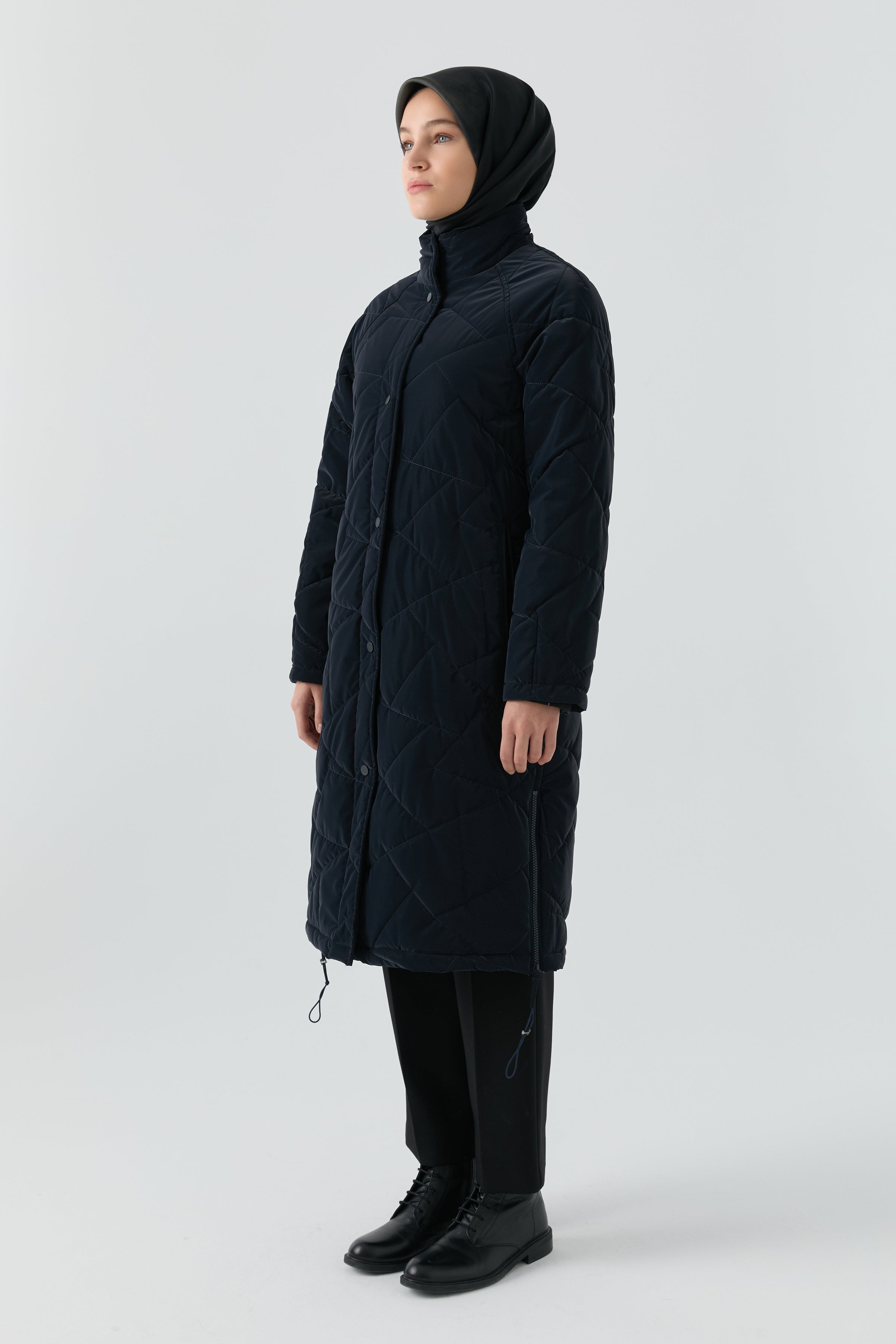 Cam Kırığı Desenli Yırtmaçlı Kapitone Kaban - Lacivert TUGBA