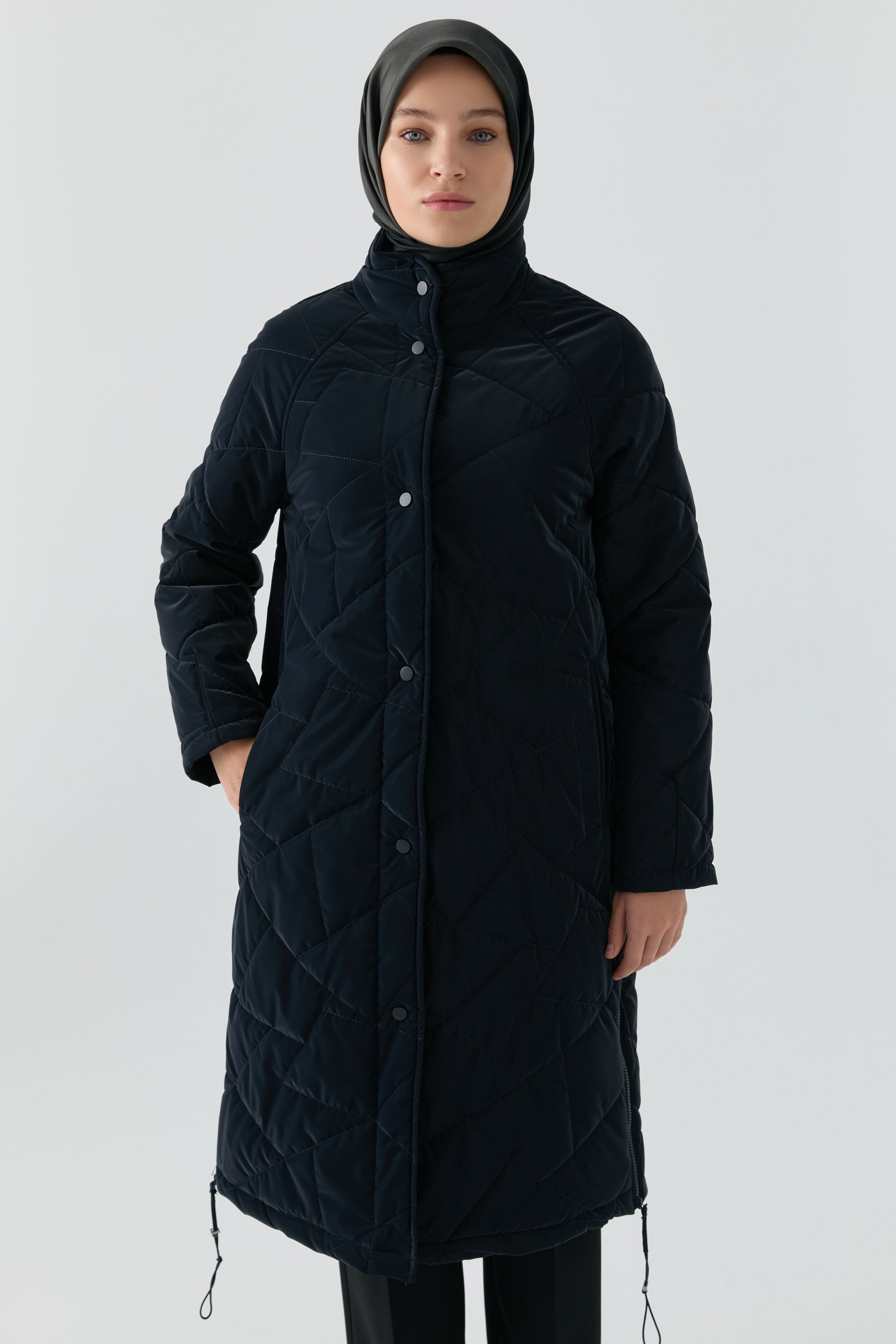 Cam Kırığı Desenli Yırtmaçlı Kapitone Kaban - Lacivert TUGBA