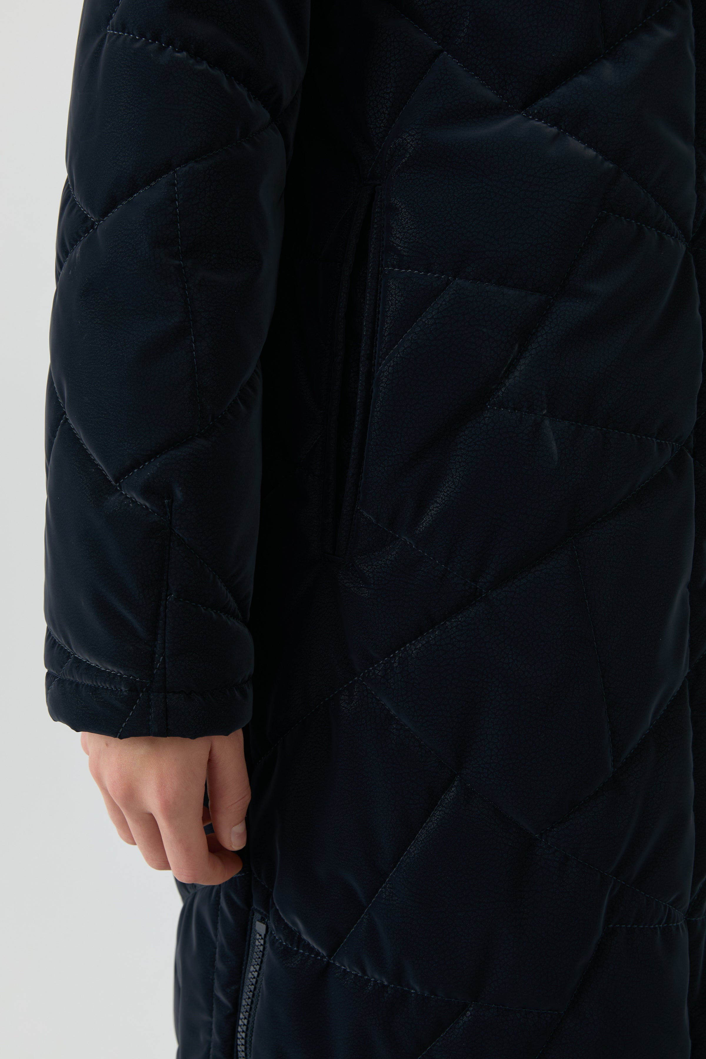 Cam Kırığı Desenli Yırtmaçlı Kapitone Kaban - Lacivert TUGBA