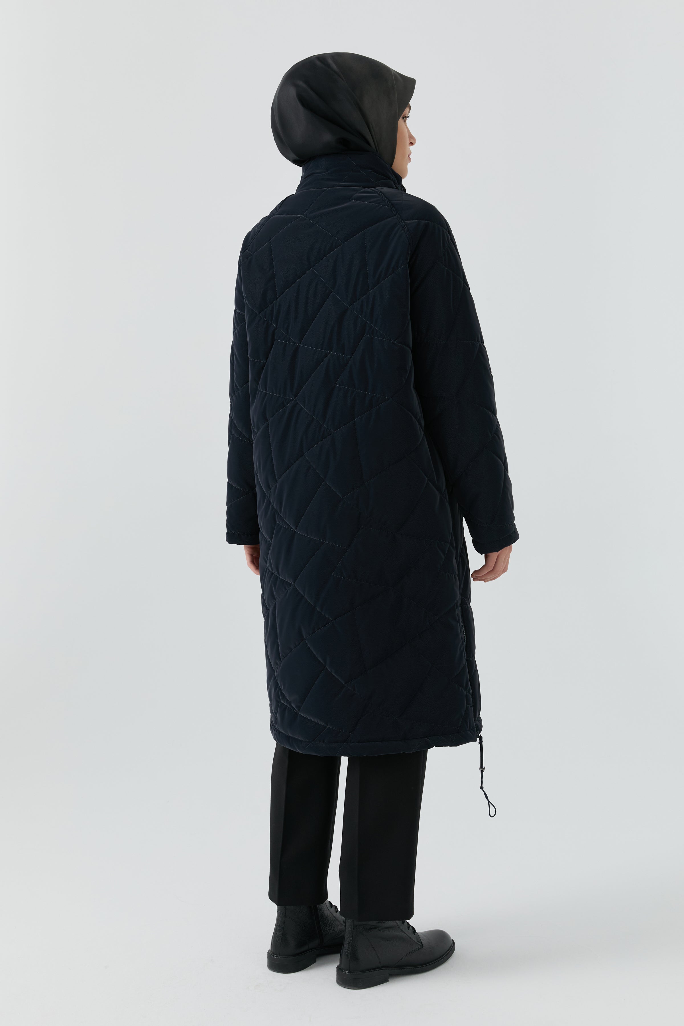 Cam Kırığı Desenli Yırtmaçlı Kapitone Kaban - Lacivert TUGBA