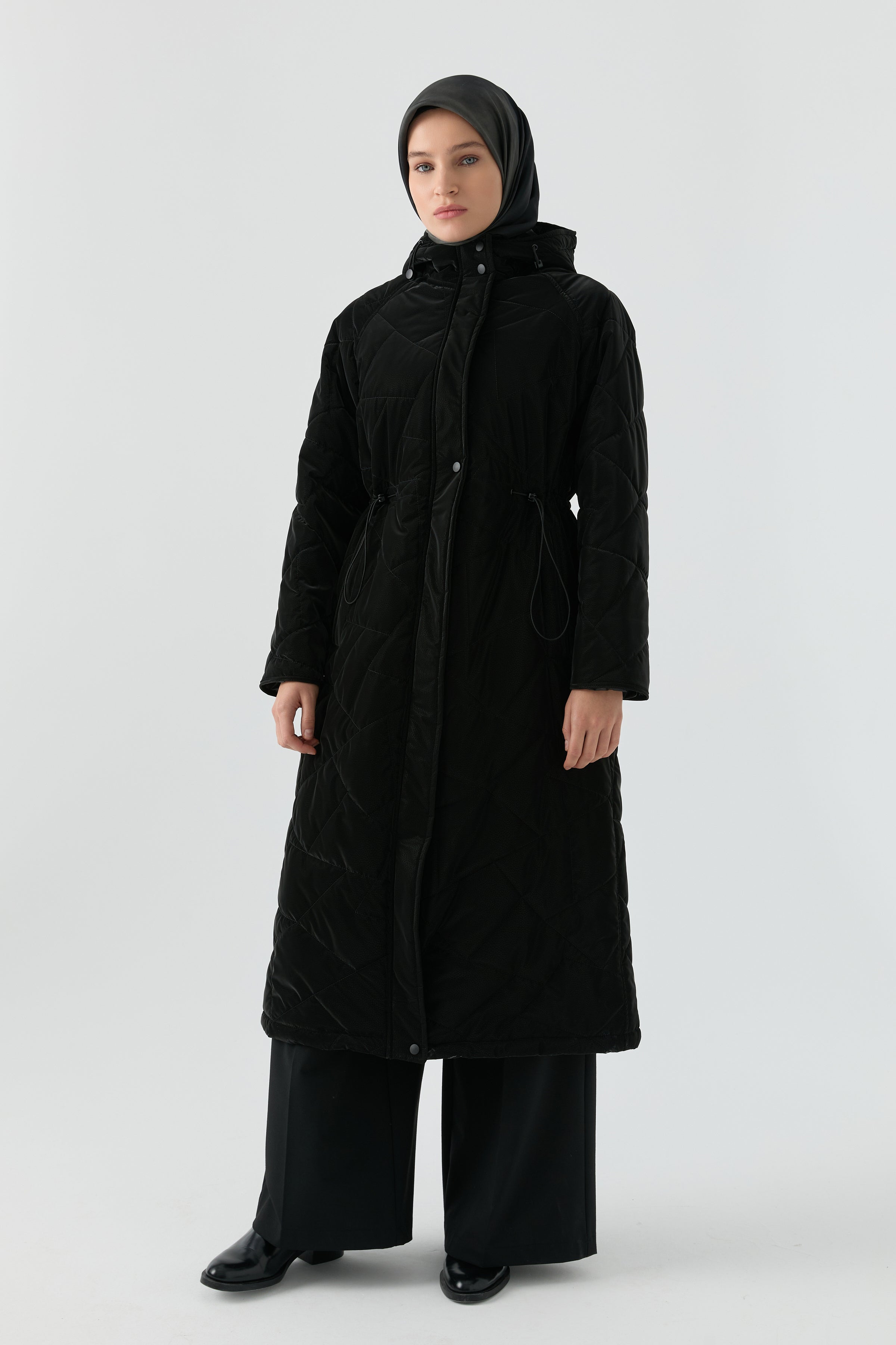 Cam Kırığı Desenli Kapitone Kaban - Siyah TUGBA