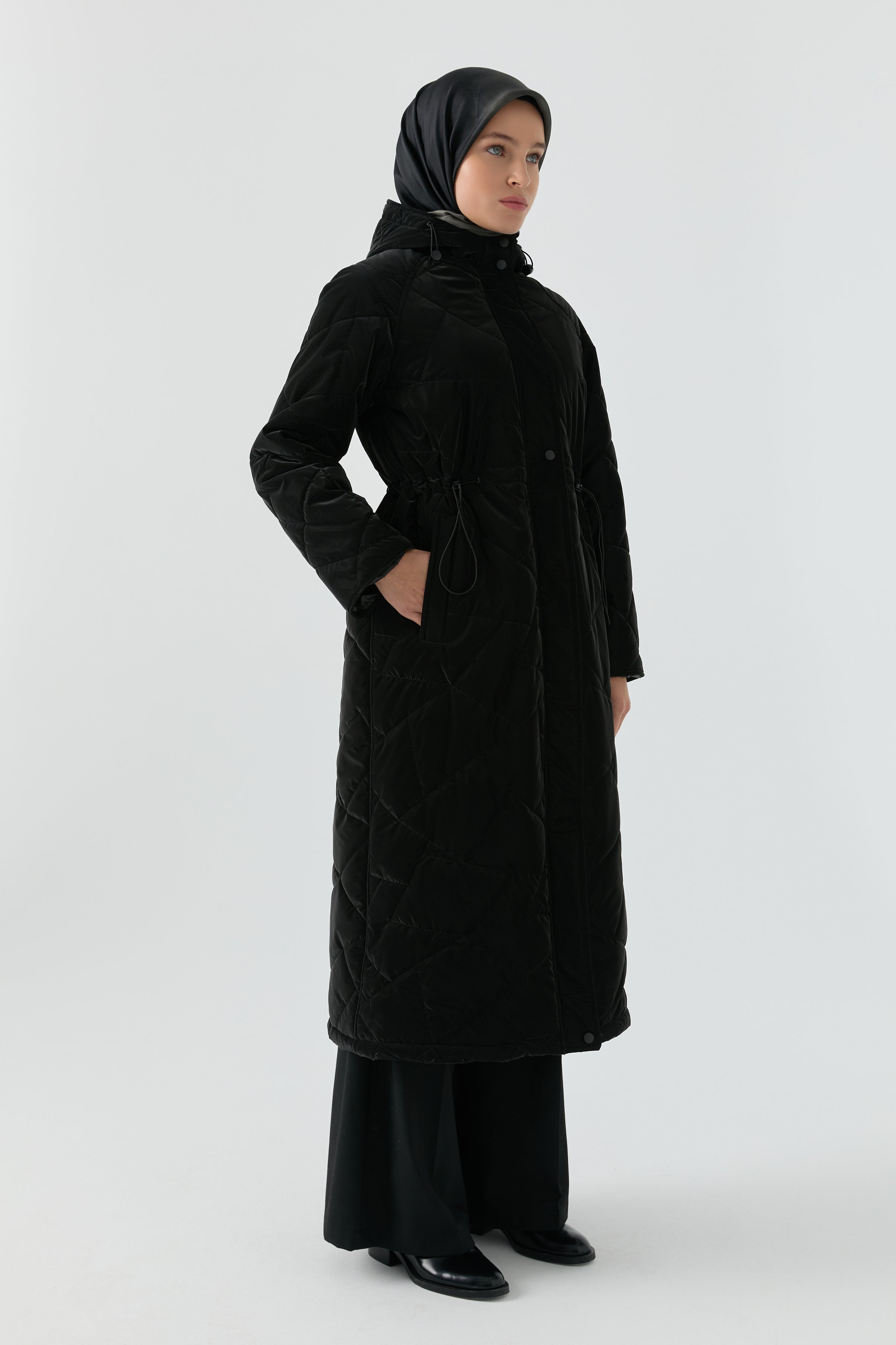 Cam Kırığı Desenli Kapitone Kaban - Siyah TUGBA