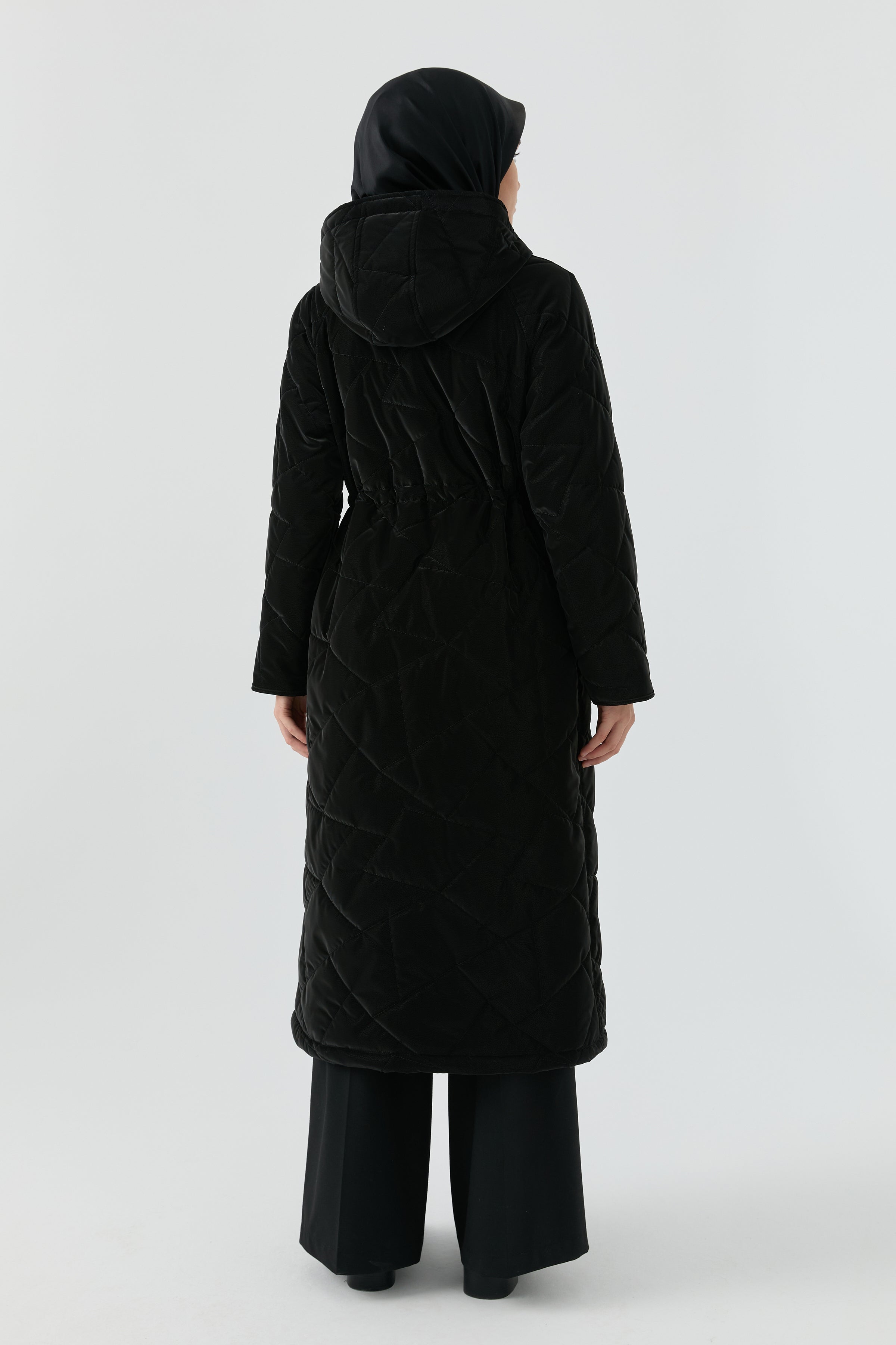 Cam Kırığı Desenli Kapitone Kaban - Siyah TUGBA