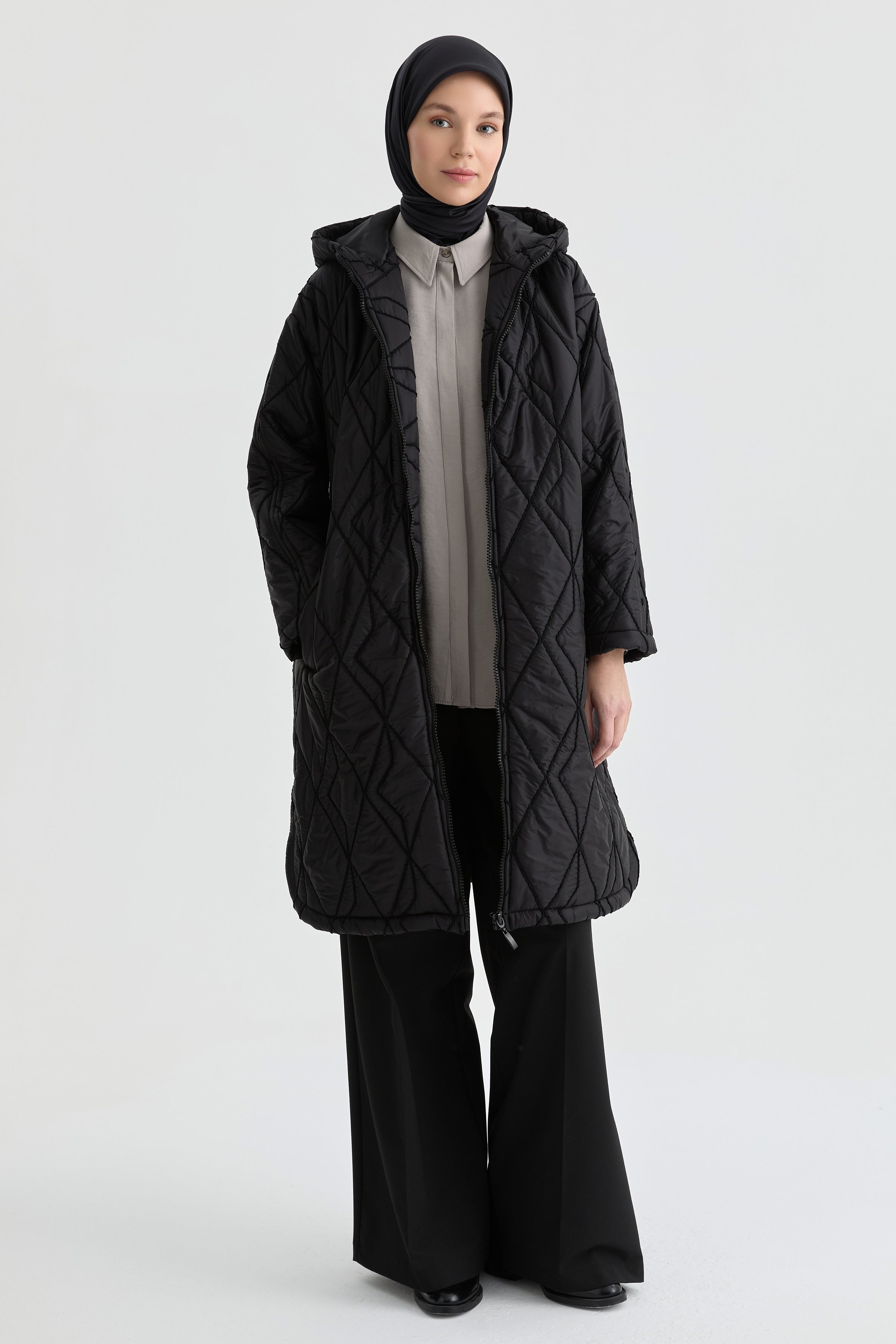 Kapüşonlu Kapitone Kaban - Siyah TUGBA