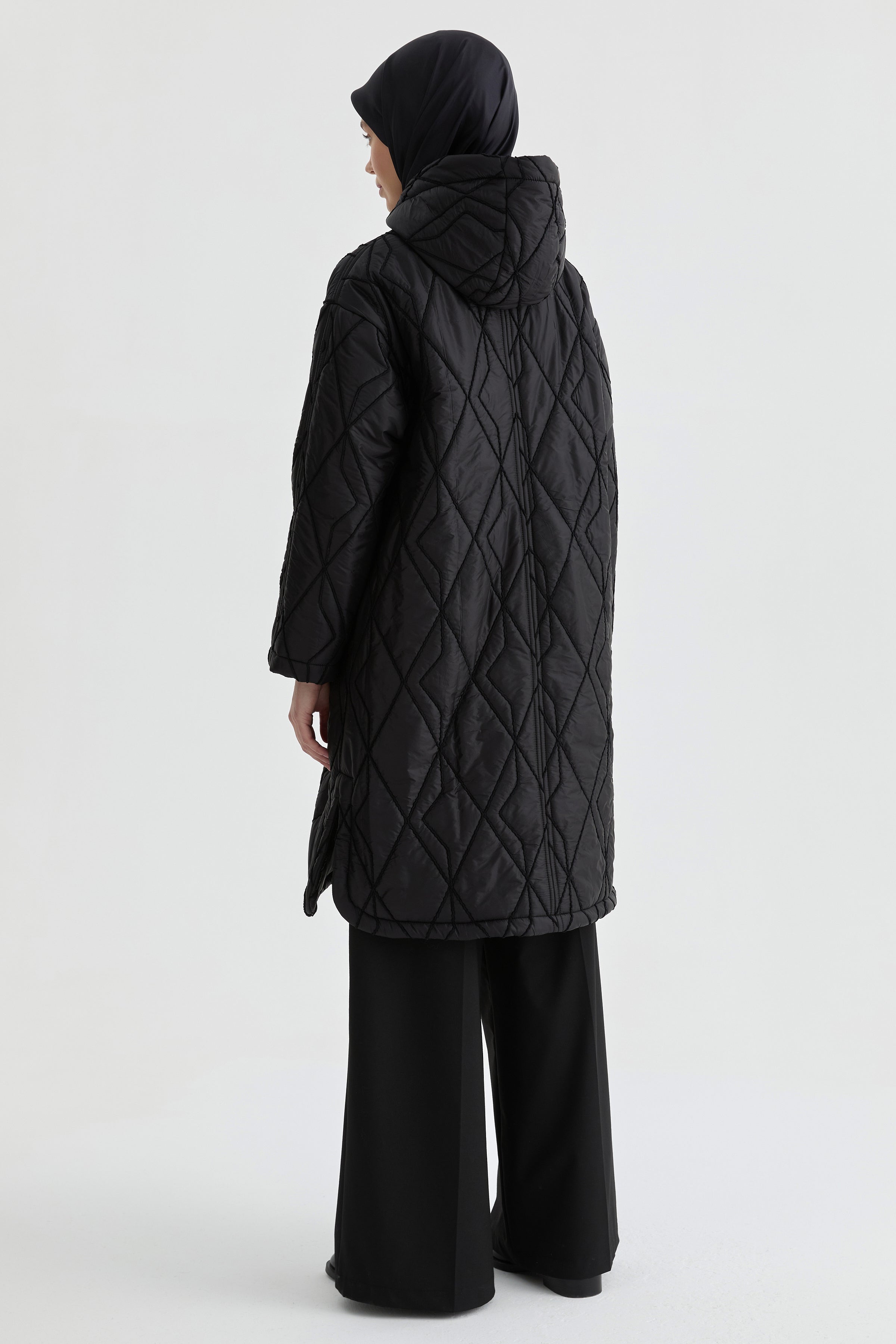 Kapüşonlu Kapitone Kaban - Siyah TUGBA