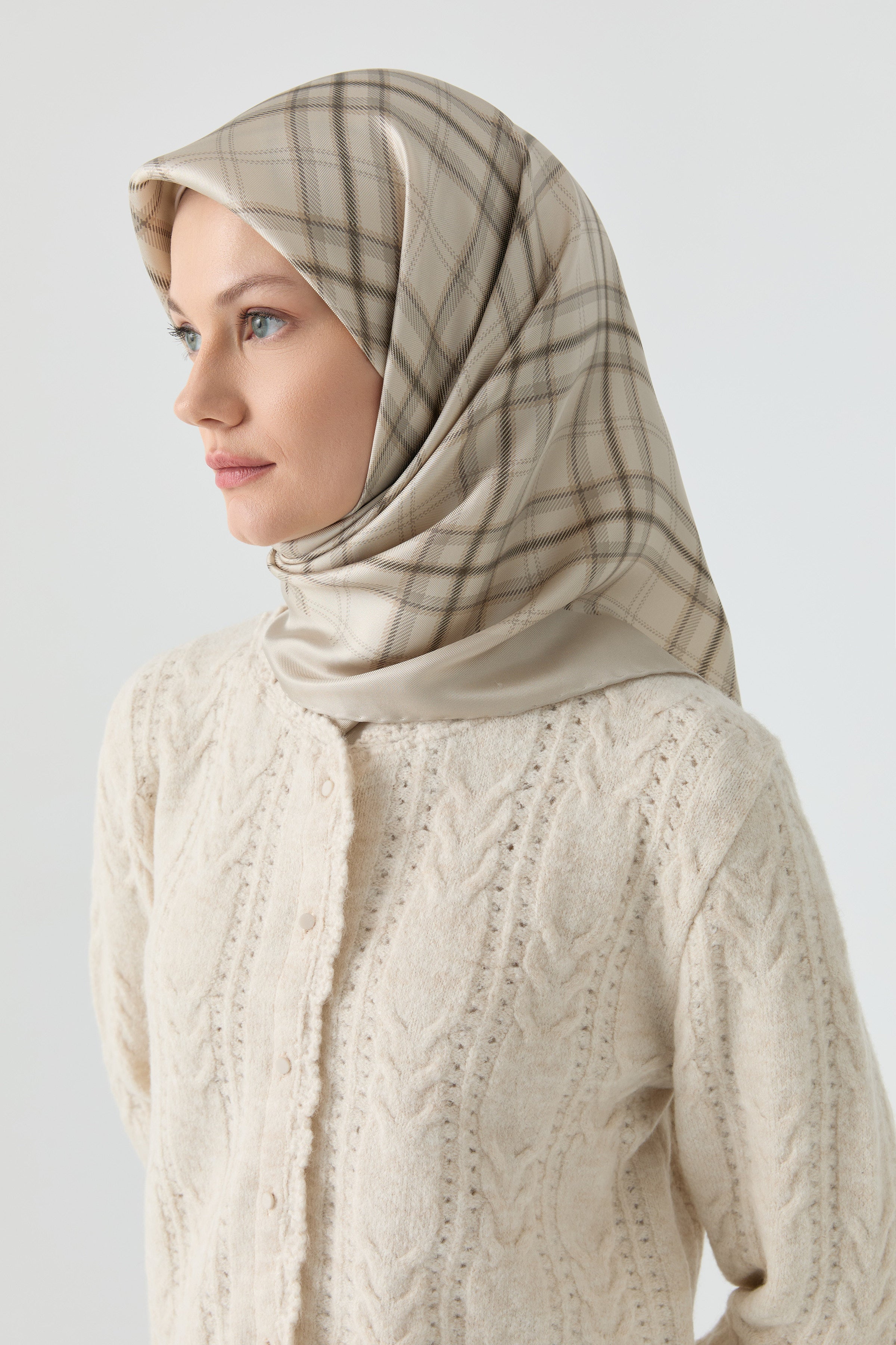 Tansel Twill İpek Eşarp - Bej TUGBA