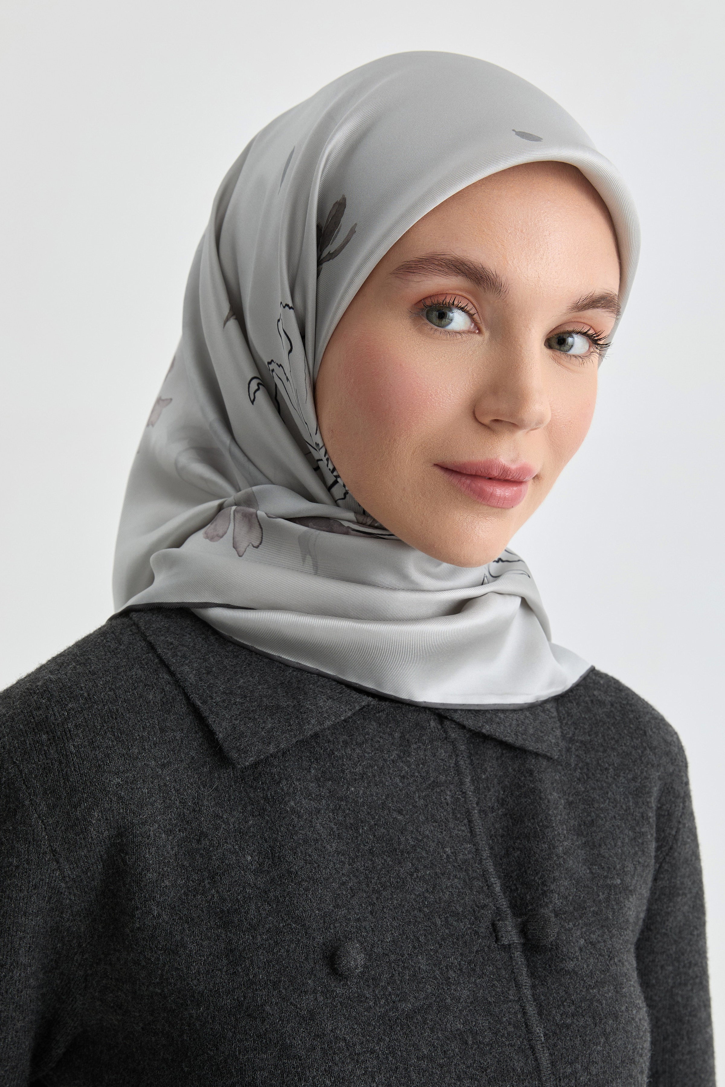 Süregan Twill İpek Eşarp - Gri TUGBA