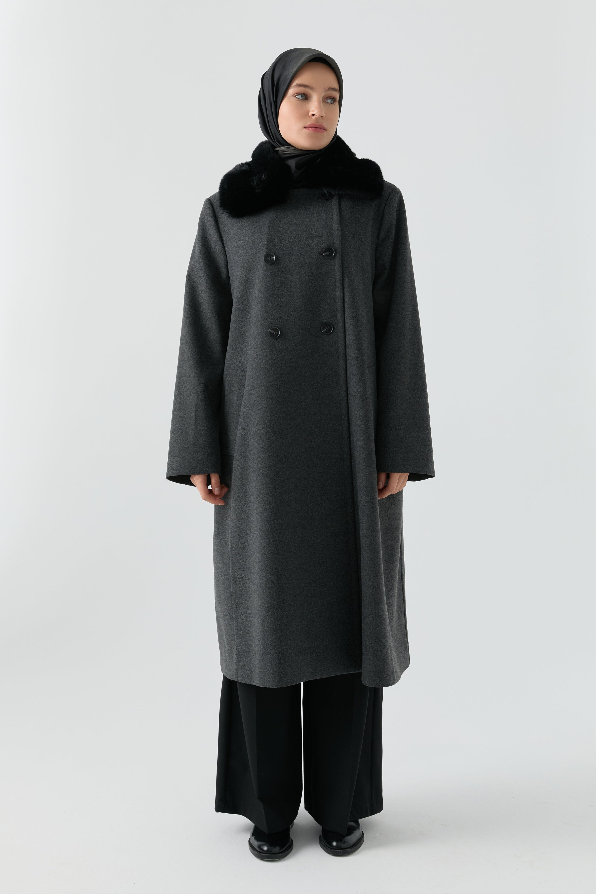 Yakası Kürk Detaylı Kaban - Antrasit TUGBA