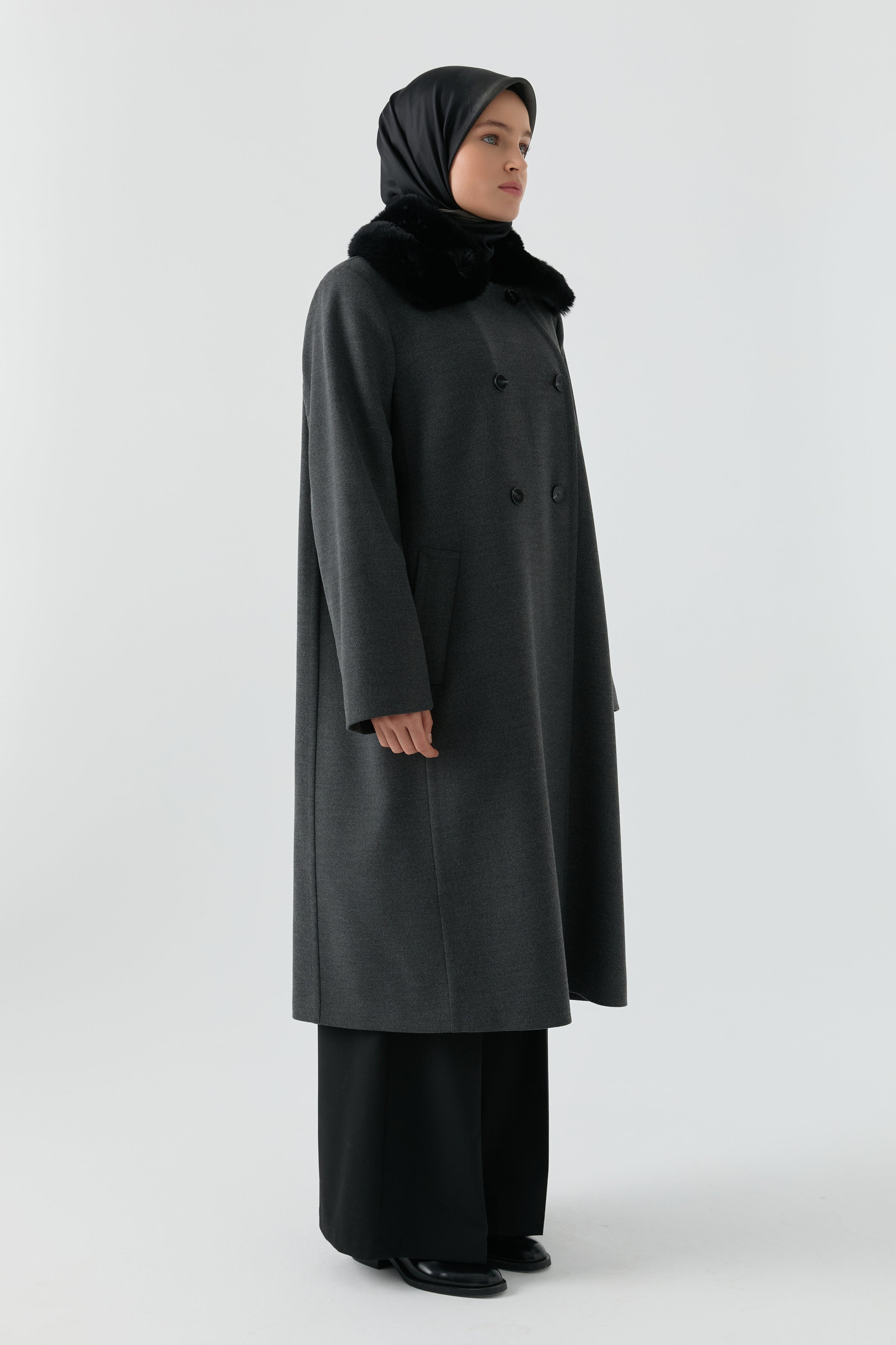 Yakası Kürk Detaylı Kaban - Antrasit TUGBA