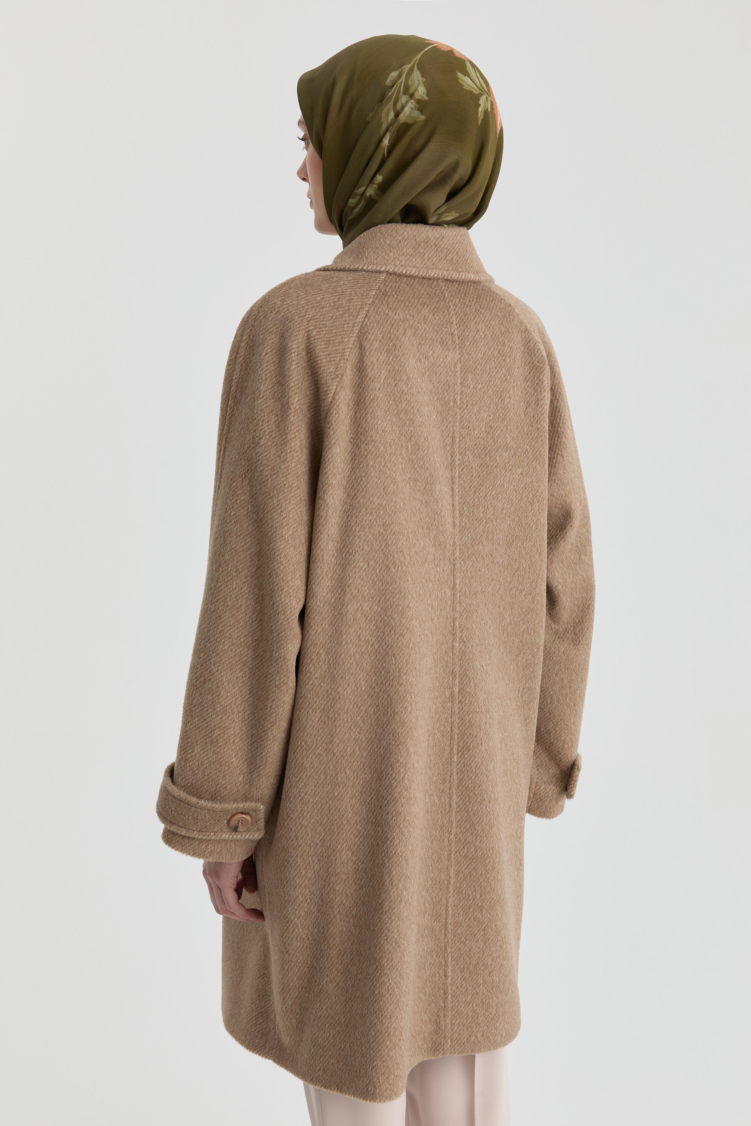 Gizli Pat Detaylı Kaban - Vizon TUGBA