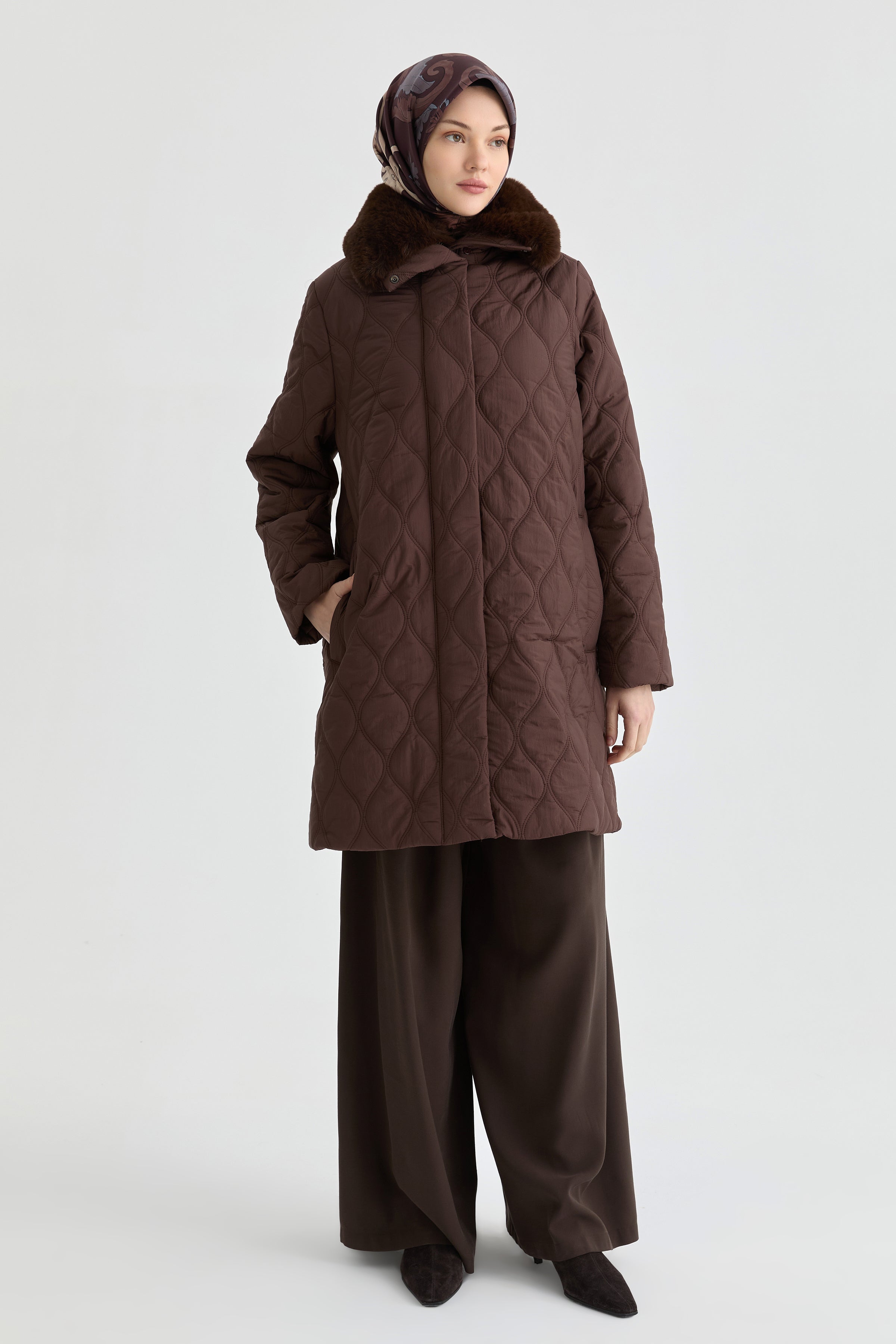 Yakası Kürk Detaylı Kaban - Kahve TUGBA