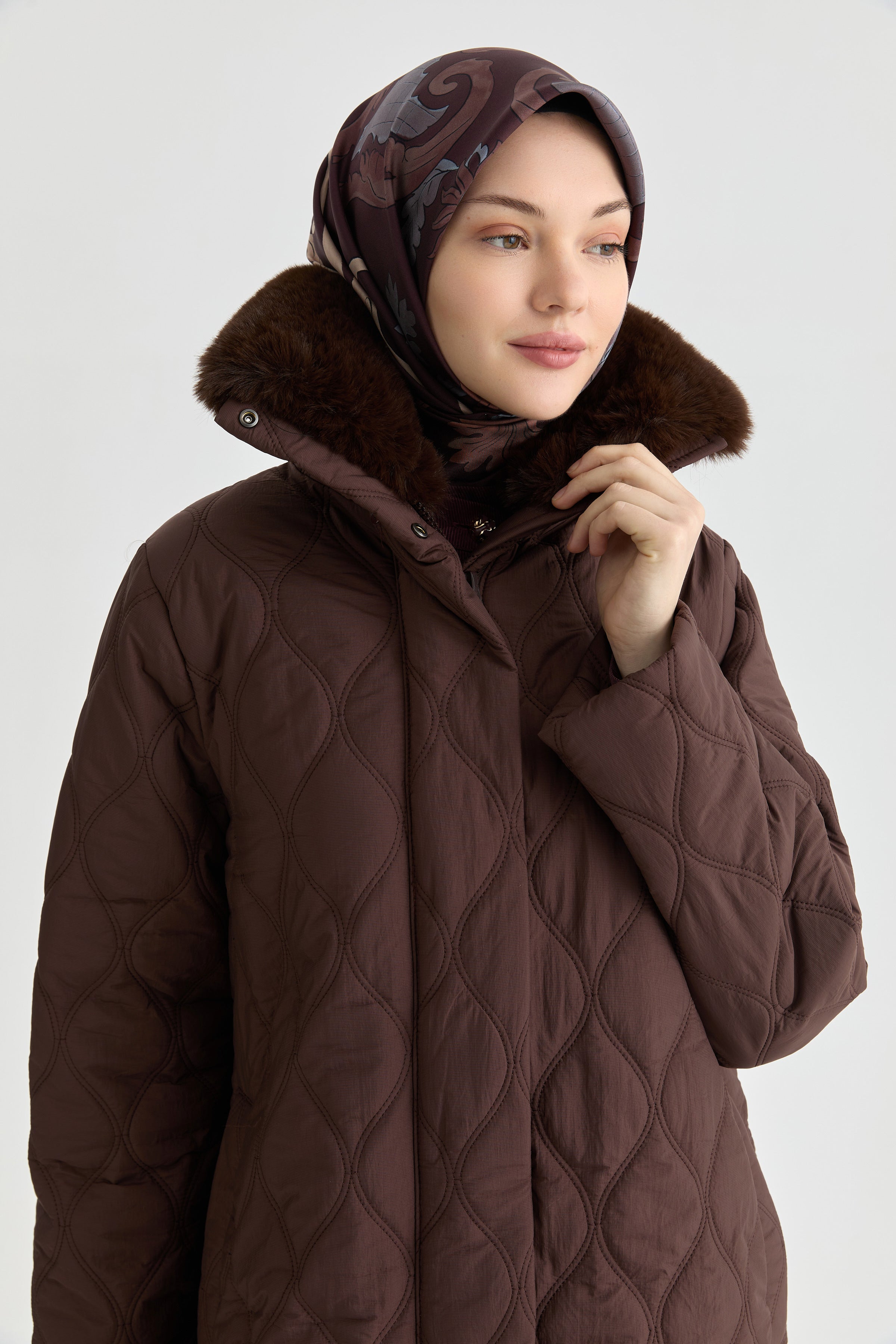 Yakası Kürk Detaylı Kaban - Kahve TUGBA