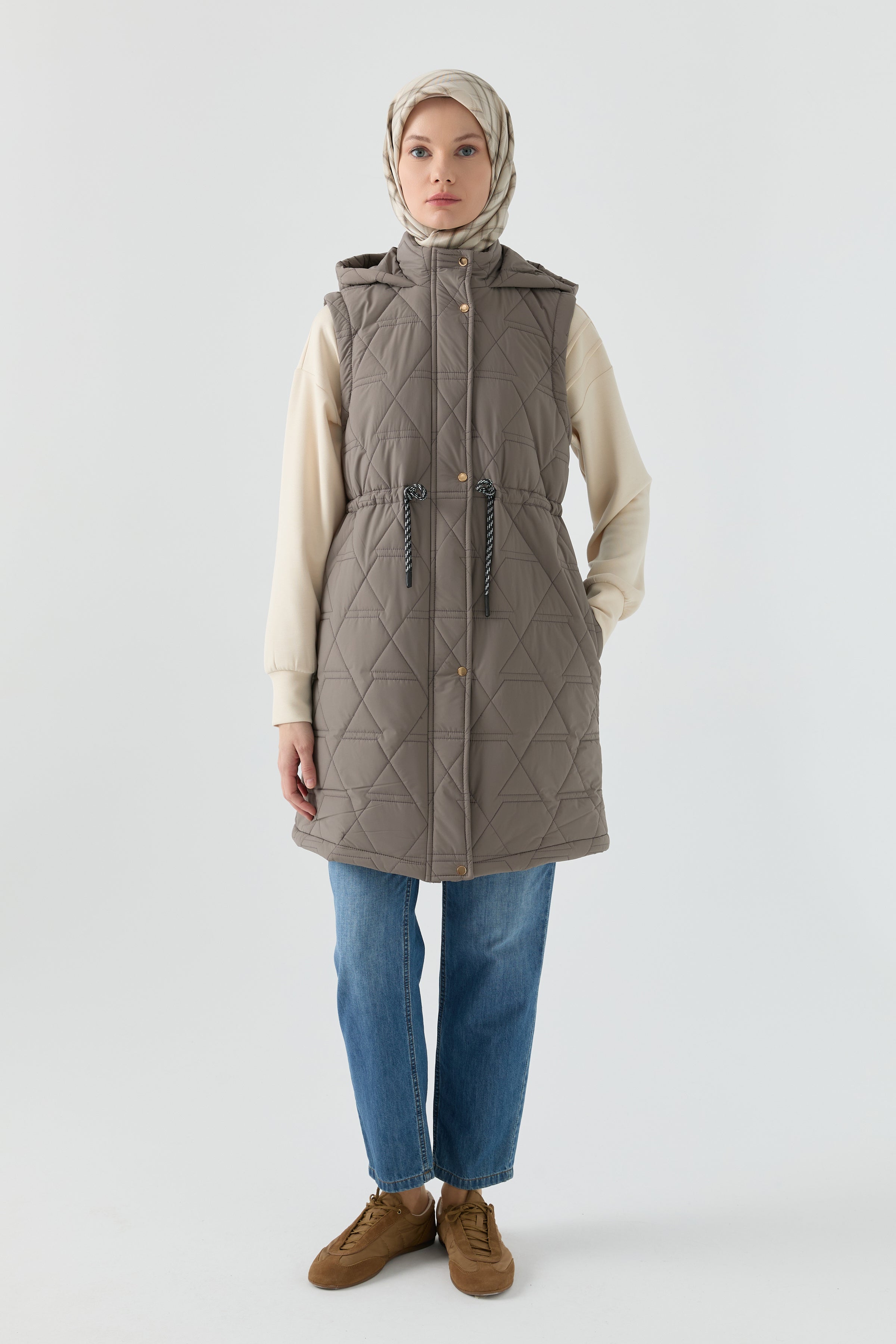 Üçgen Desenli Kapitone Yelek - Gri TUGBA