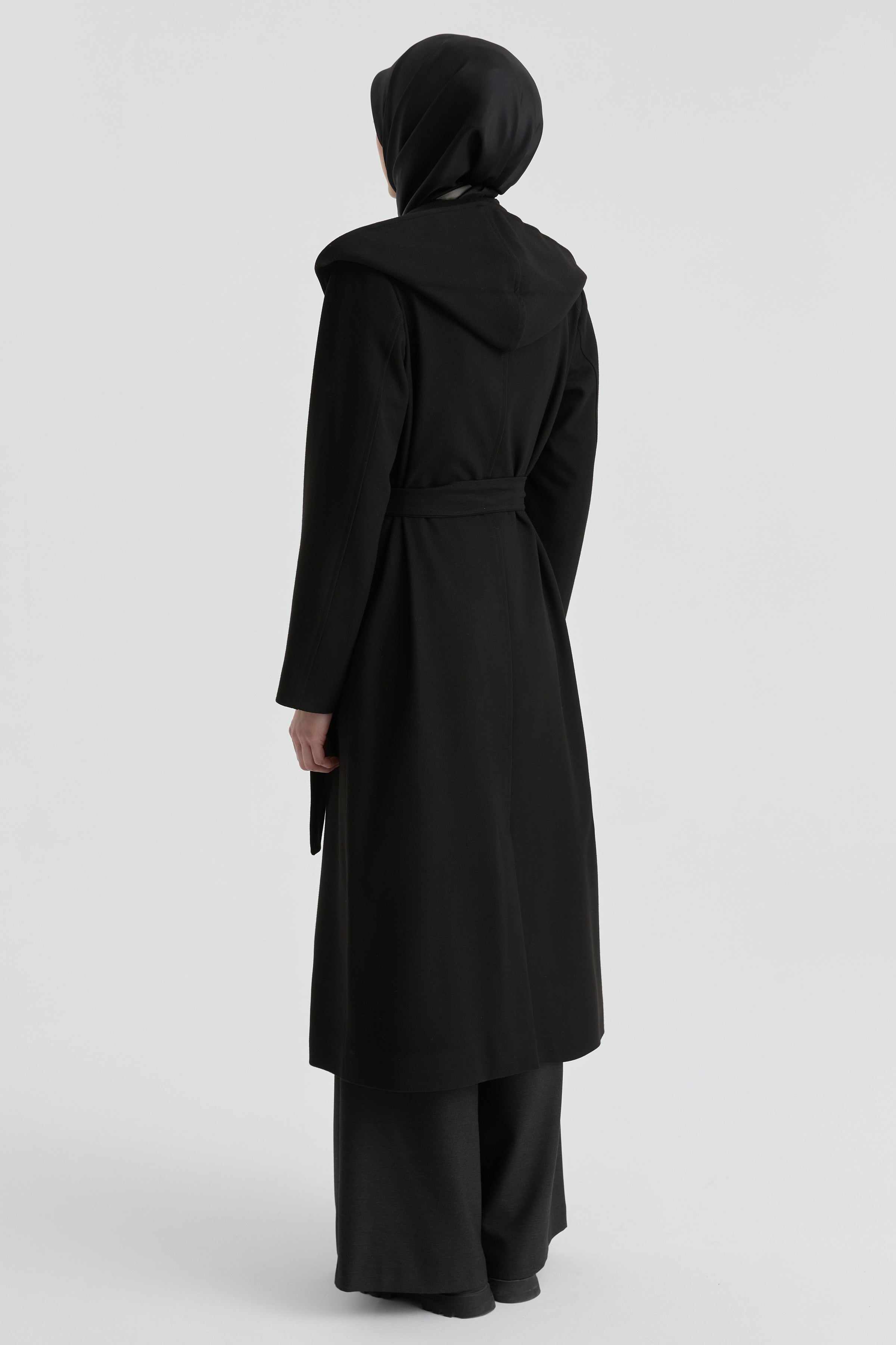 Kapüşonlu Geniş Yakalı Kaban - Siyah TUGBA