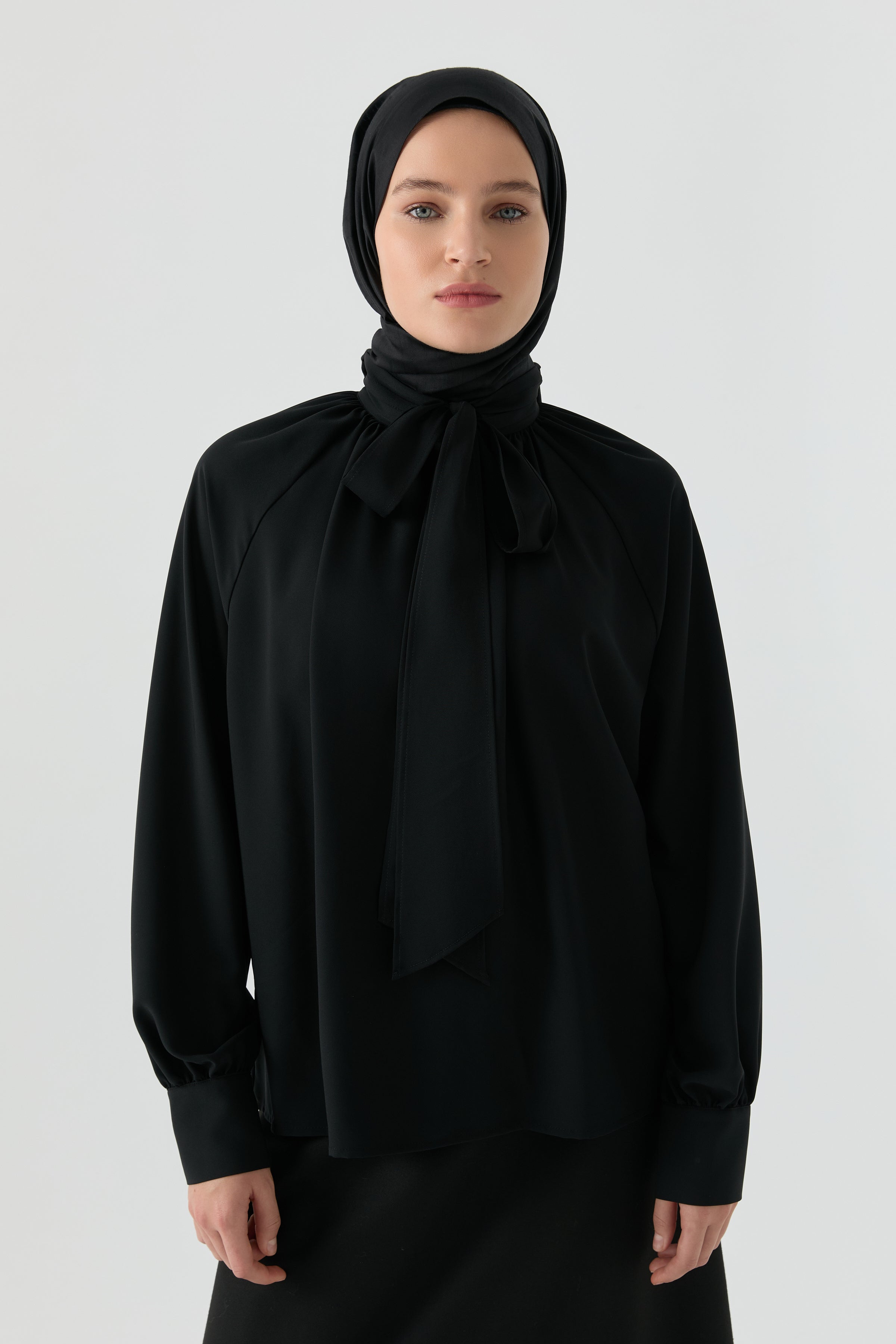 Fular Detaylı Bluz - Siyah TUGBA