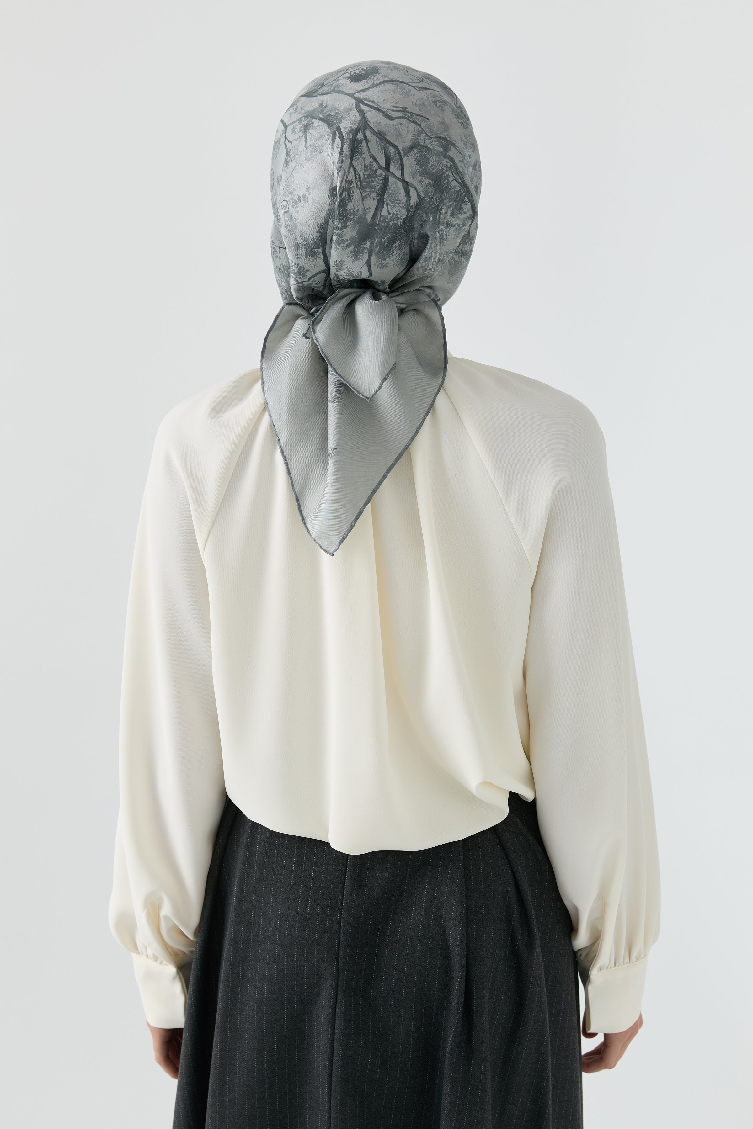 Fular Detaylı Bluz - Ekru TUGBA