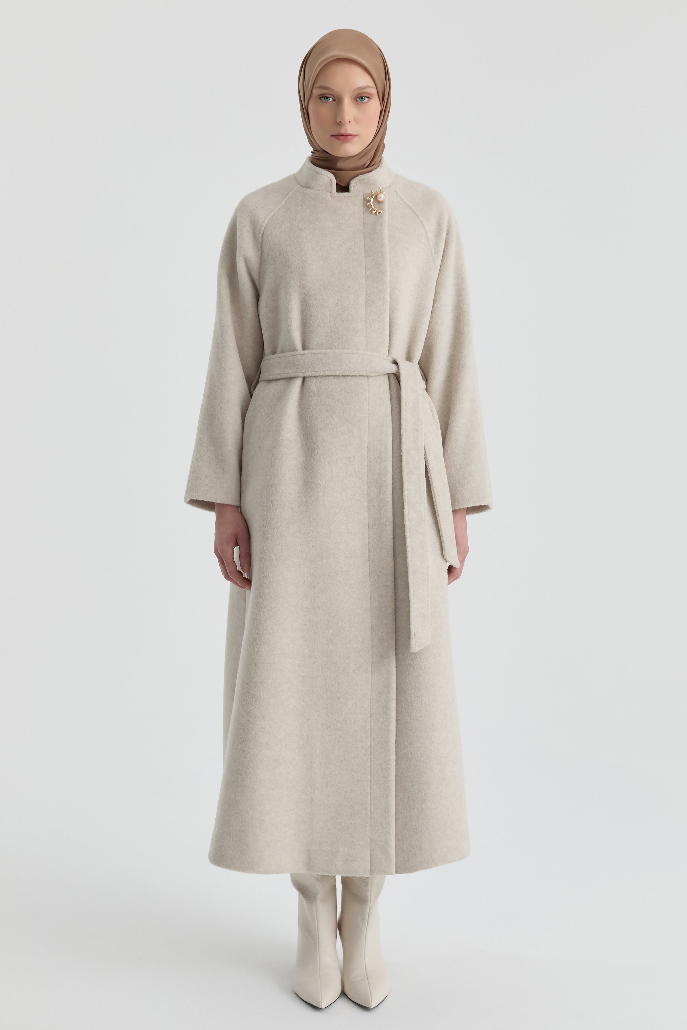 Broş Detaylı Manto - Bej TUGBA