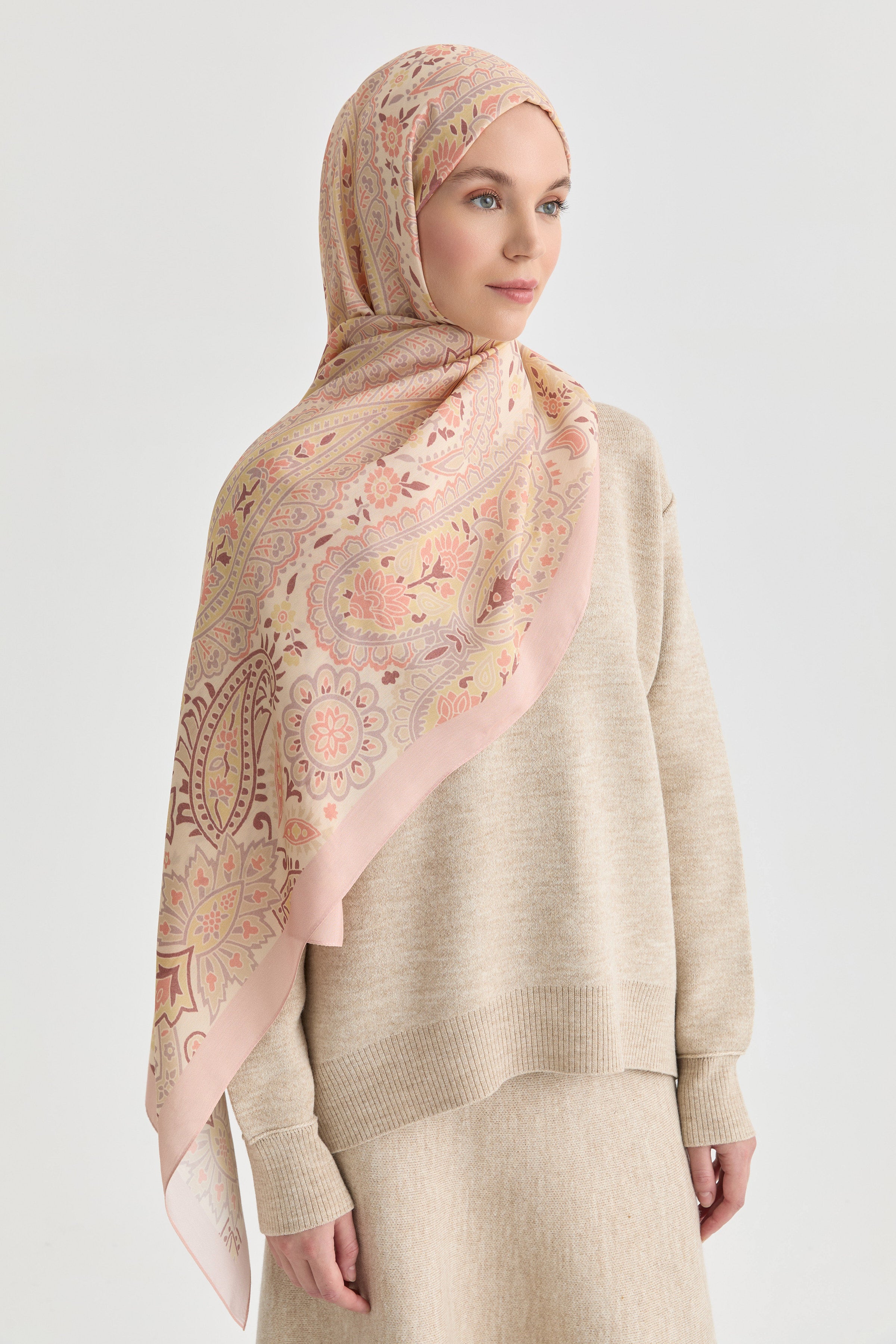 Paisley Desenli Natural Şal - Pudra TUGBA