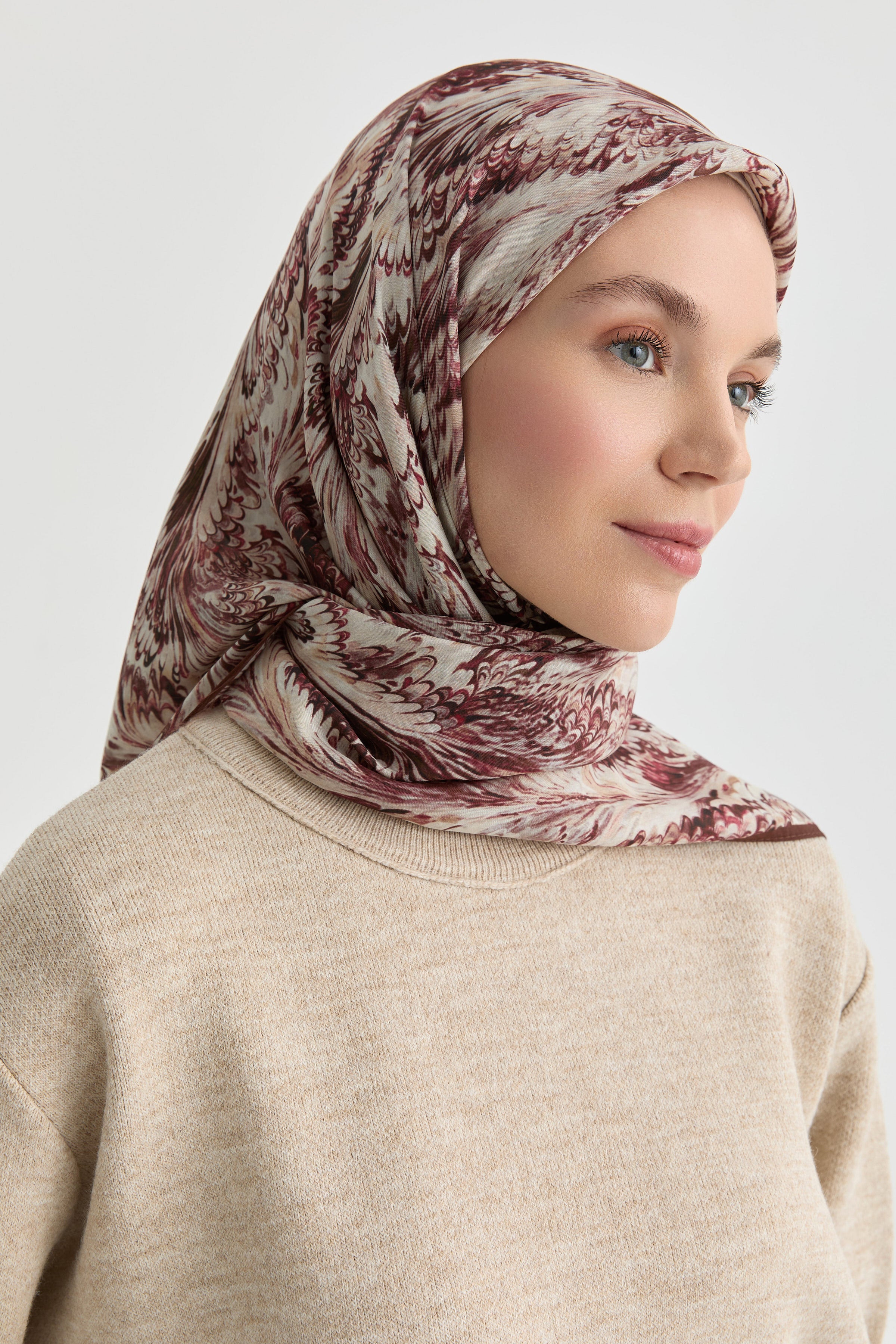 Ebru Desenli Natural Eşarp - Bordo TUGBA