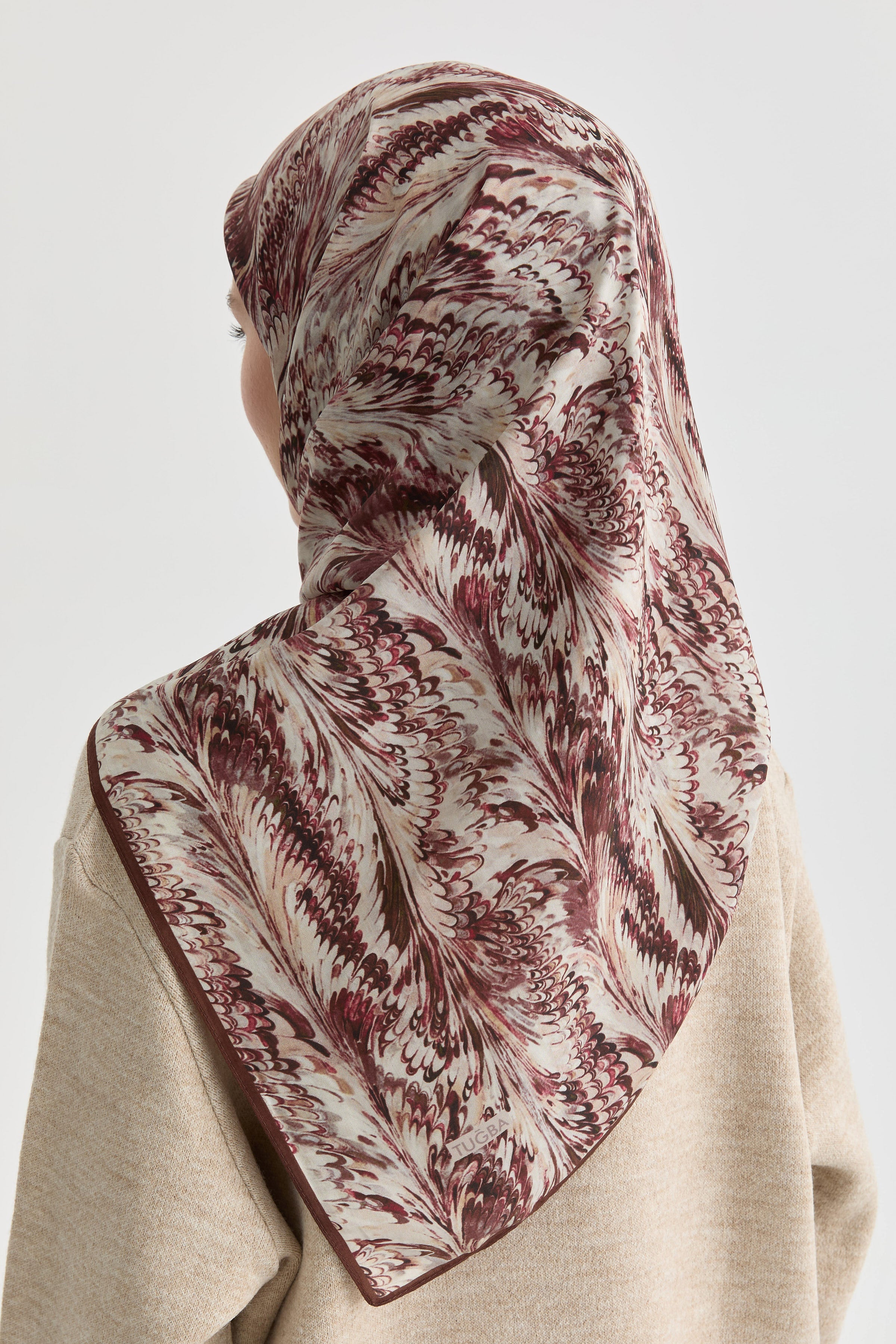 Ebru Desenli Natural Eşarp - Bordo TUGBA