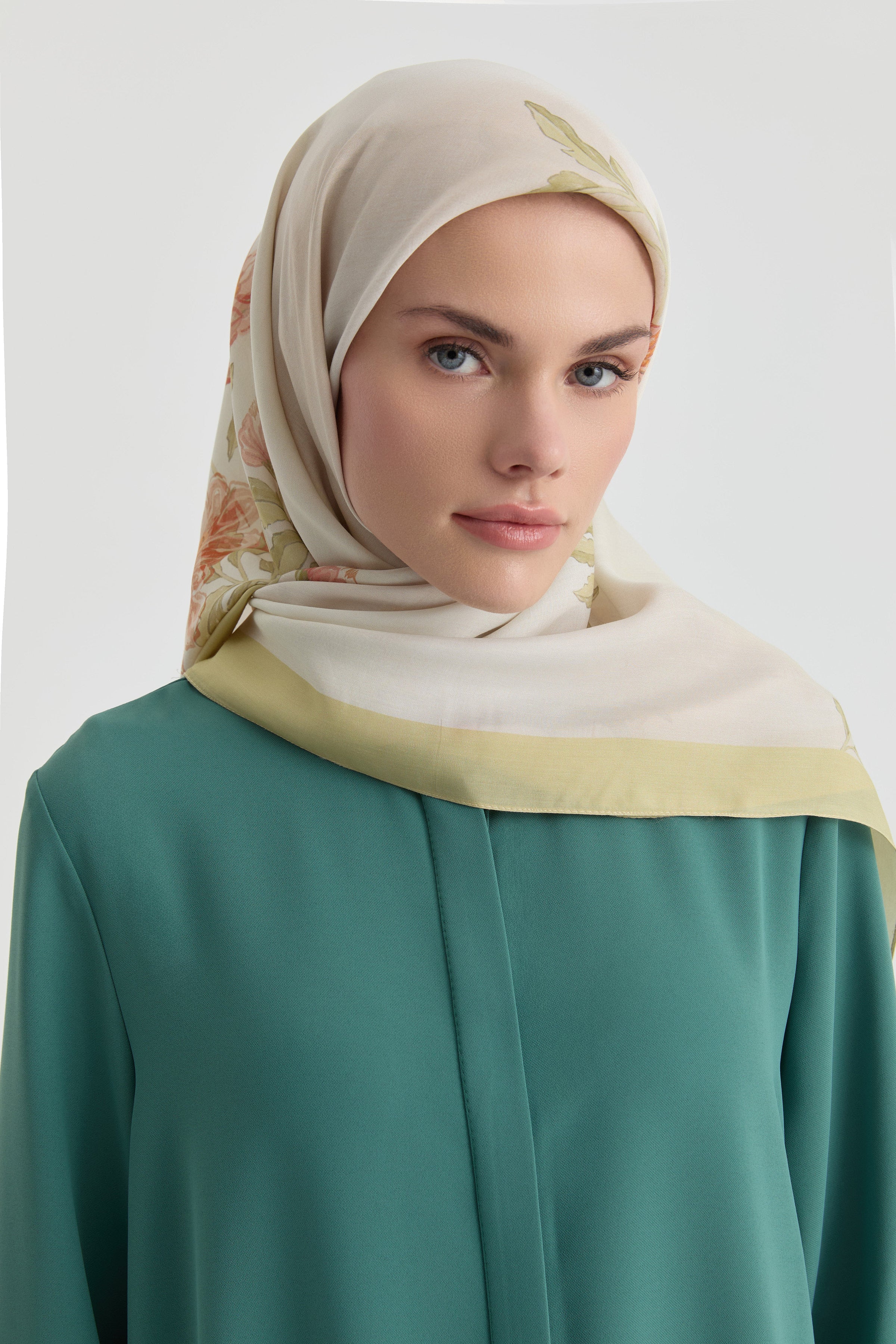 Funda Çiçek Desenli Natural Eşarp - Açık Yeşil TUGBA