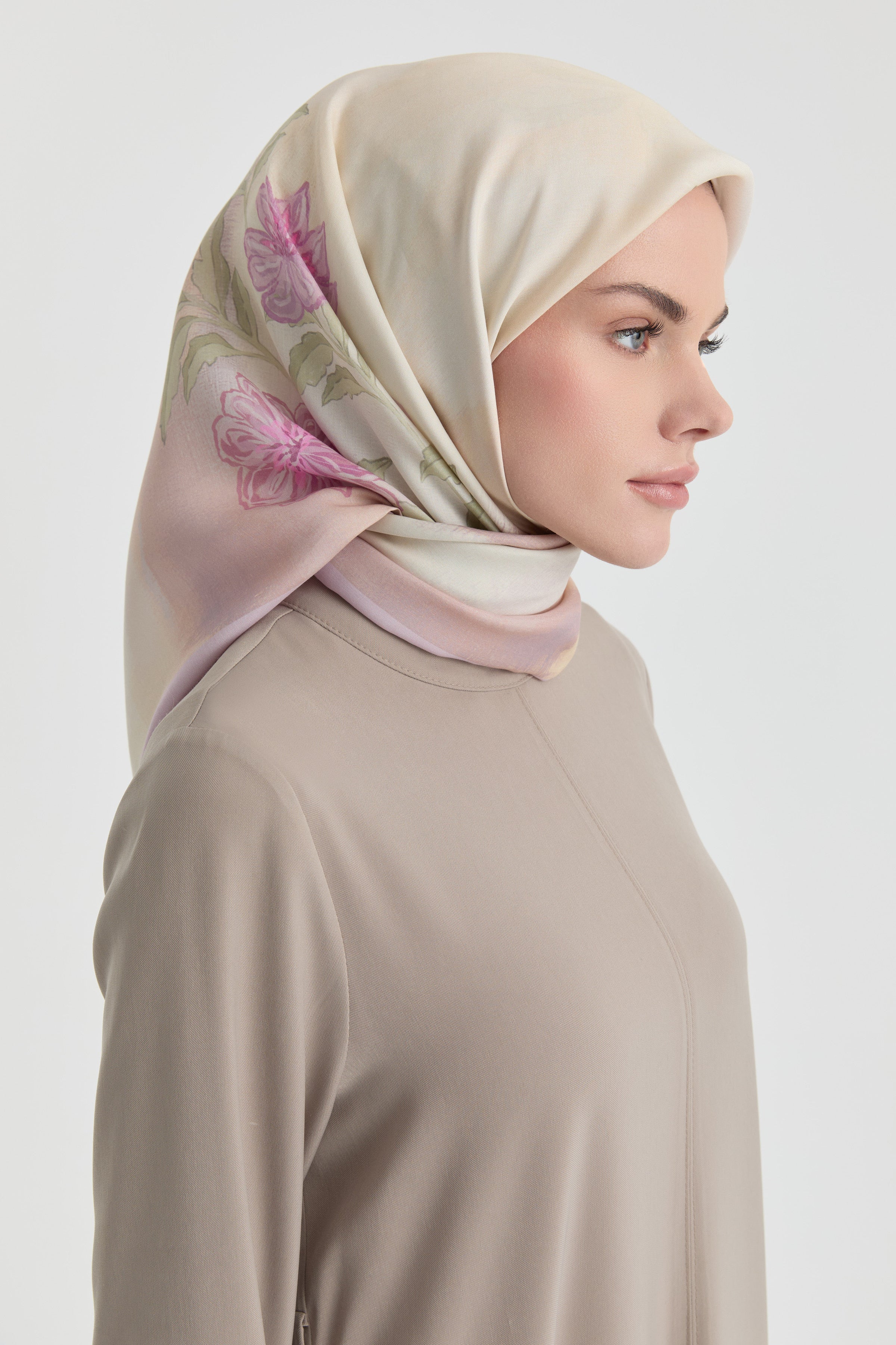 Funda Çiçek Desenli Natural Eşarp - Lila TUGBA