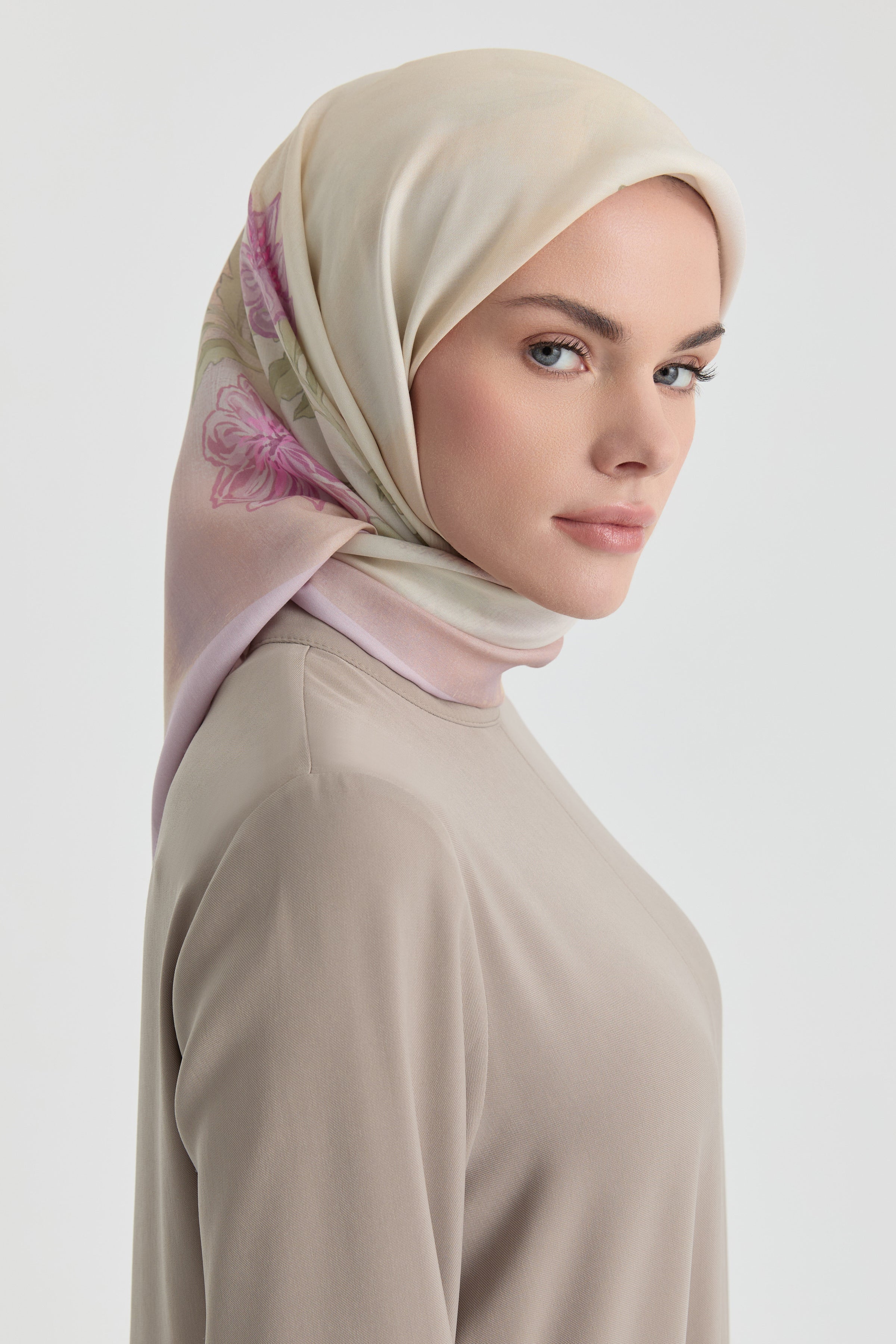 Funda Çiçek Desenli Natural Eşarp - Lila TUGBA