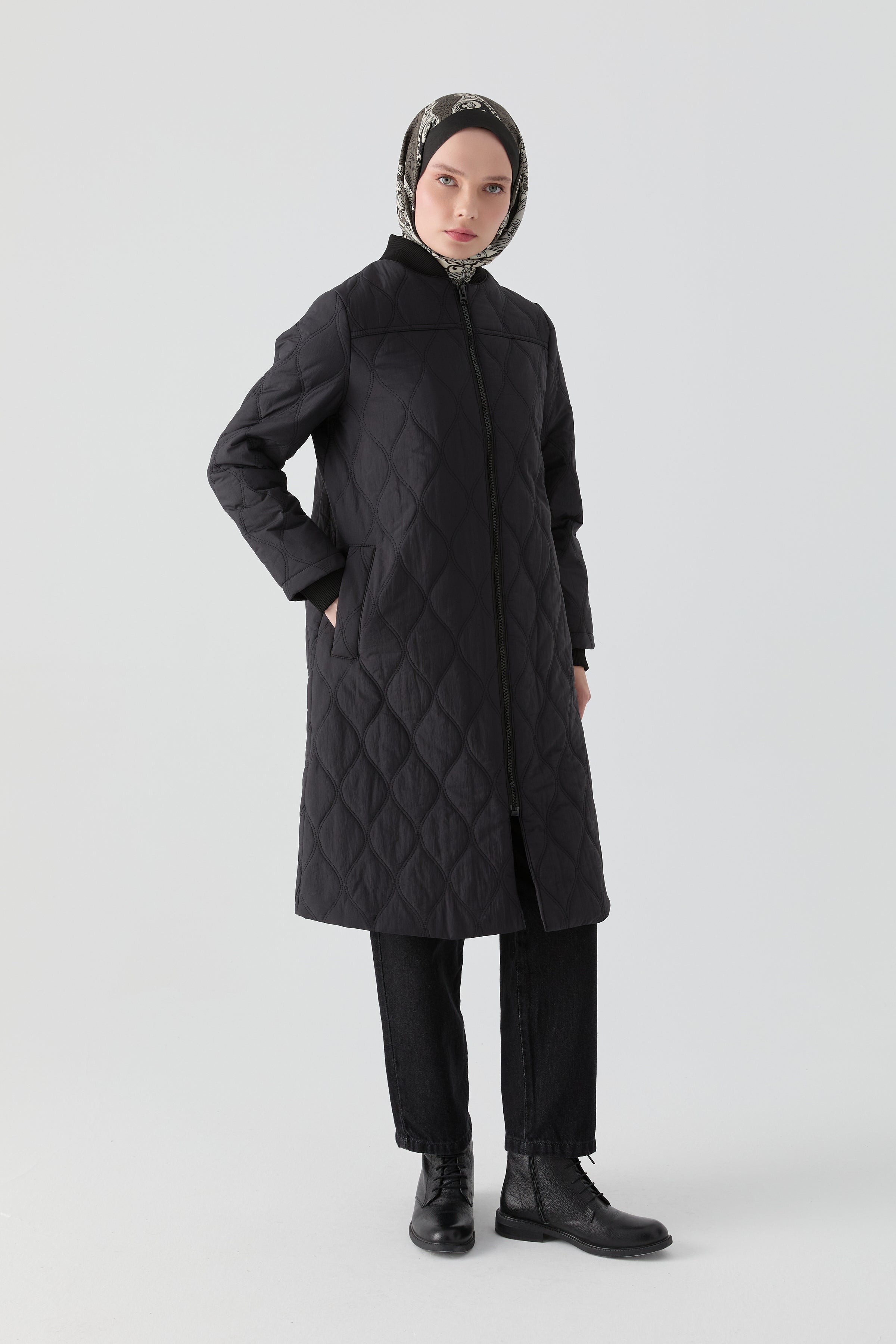 Pilot Yakalı Ribana Detaylı Kapitone Kaban - Siyah TUGBA