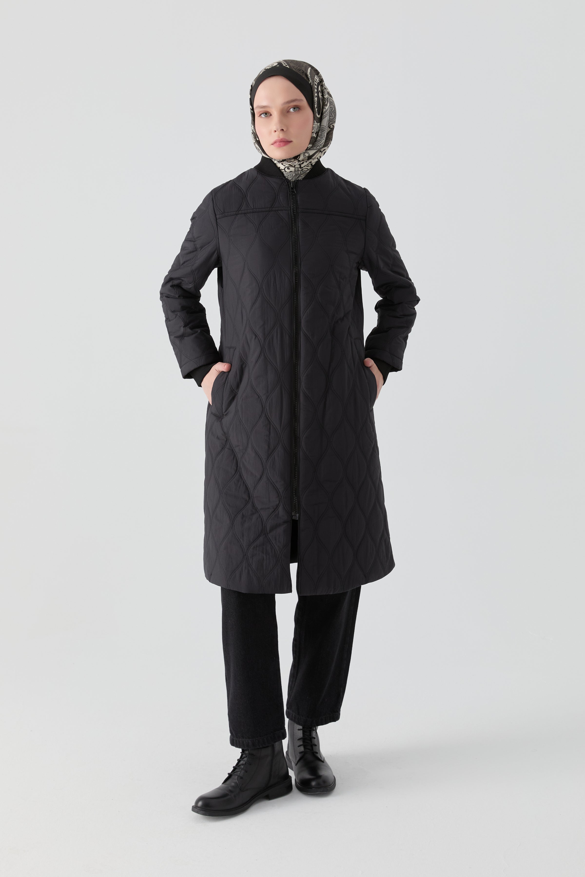 Pilot Yakalı Ribana Detaylı Kapitone Kaban - Siyah TUGBA