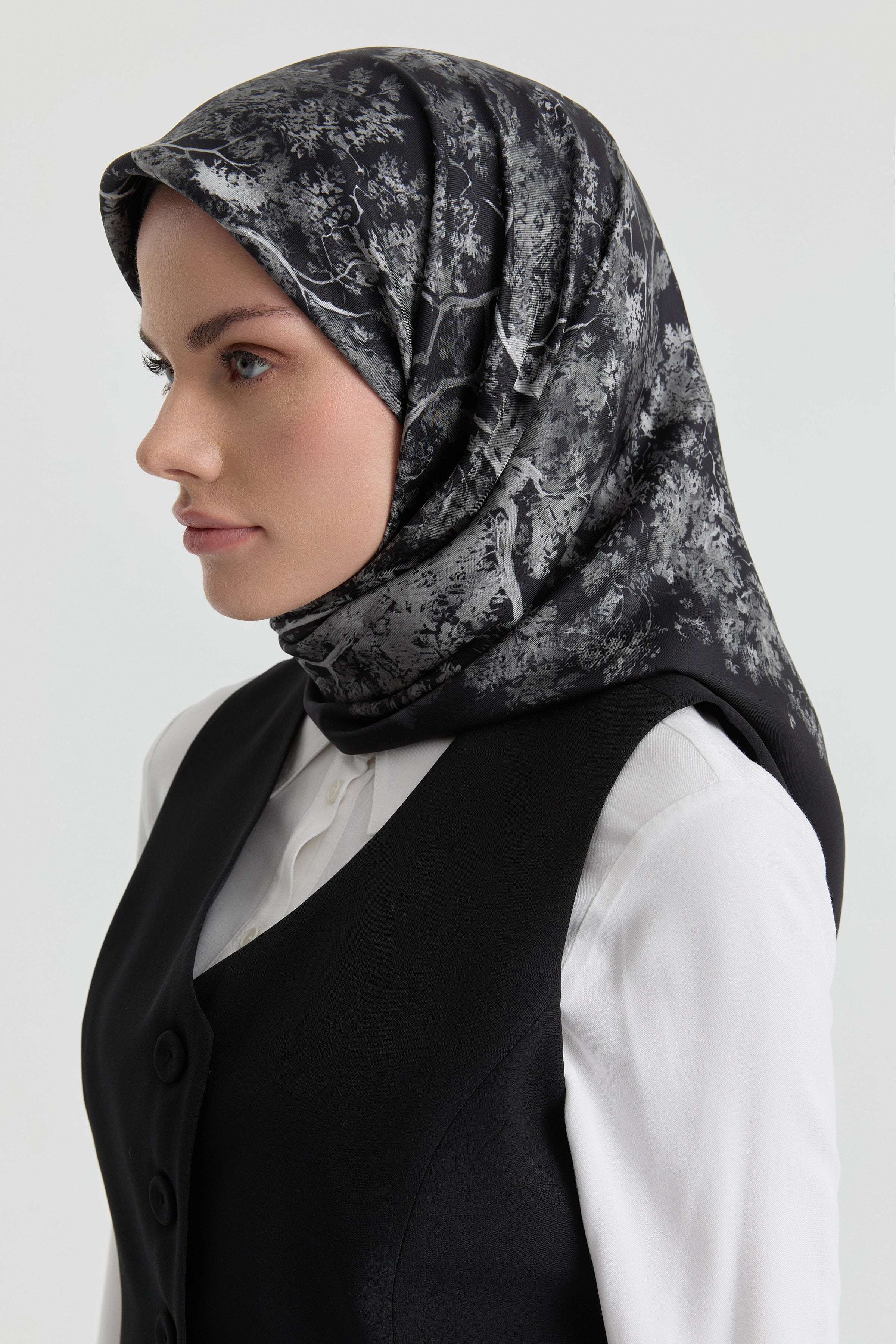 Belva Twill İpek Eşarp - Siyah TUGBA