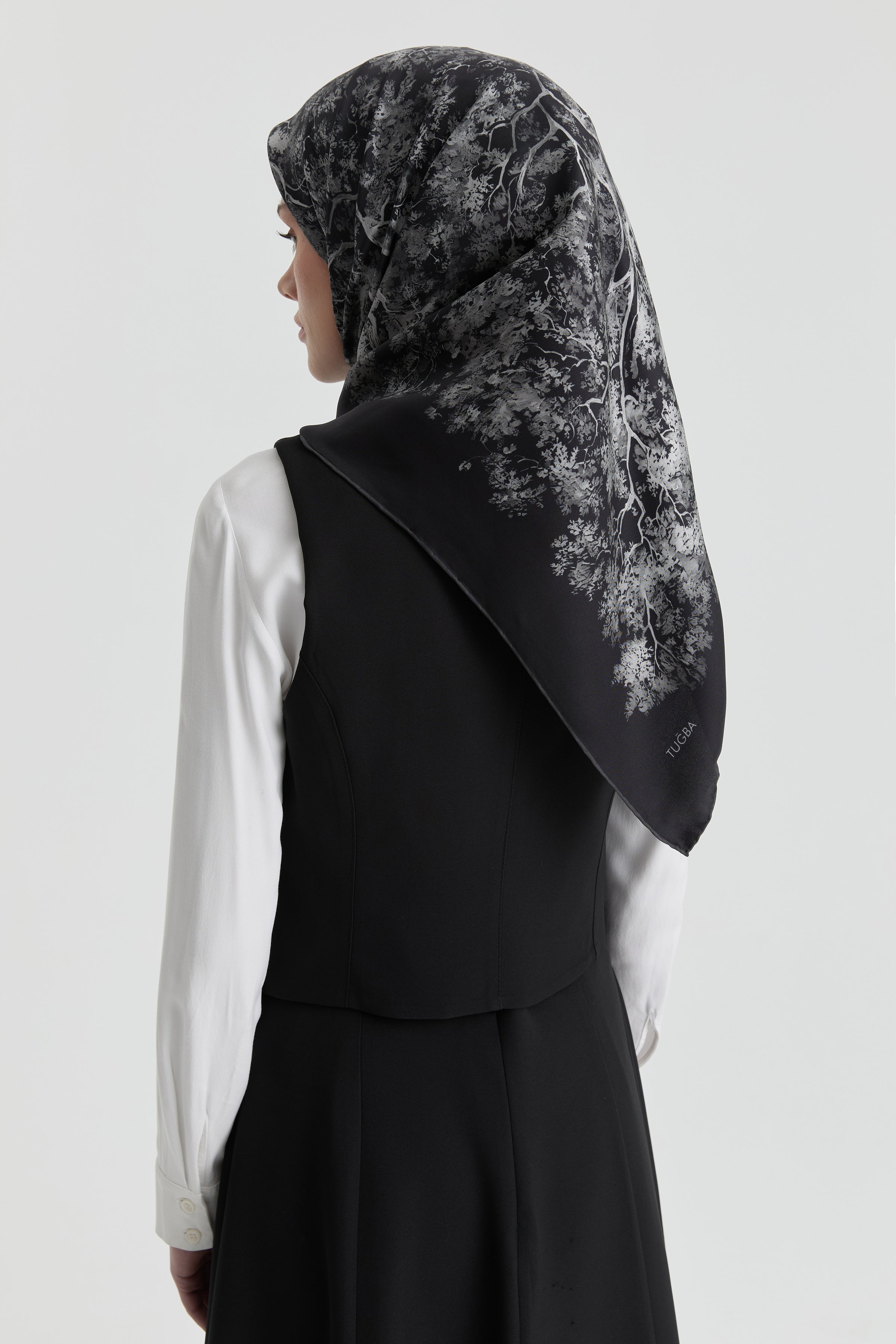 Belva Twill İpek Eşarp - Siyah TUGBA