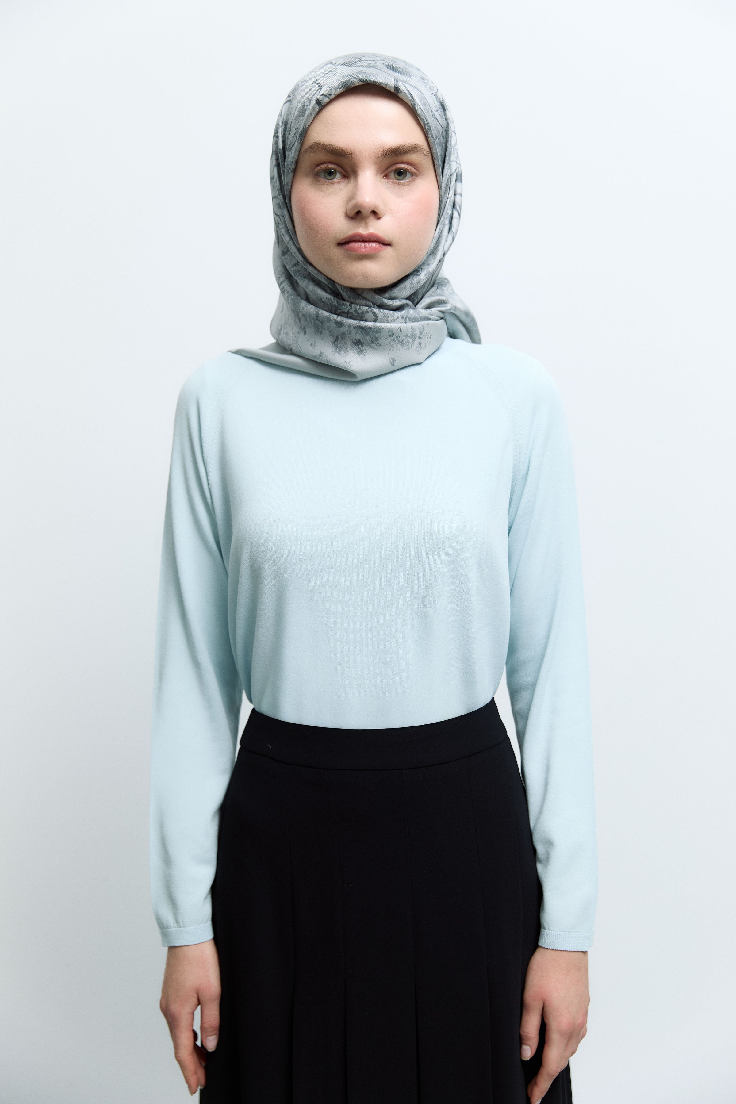 Belva Twill İpek Eşarp - Gümüş TUĞBA