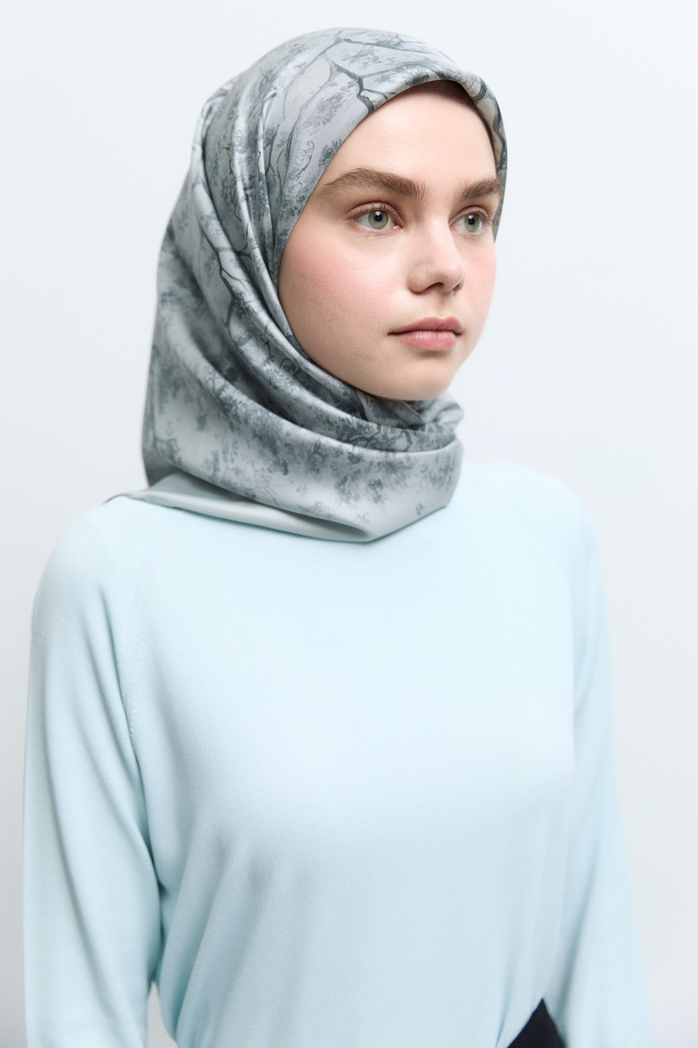 Belva Twill İpek Eşarp - Gümüş TUĞBA
