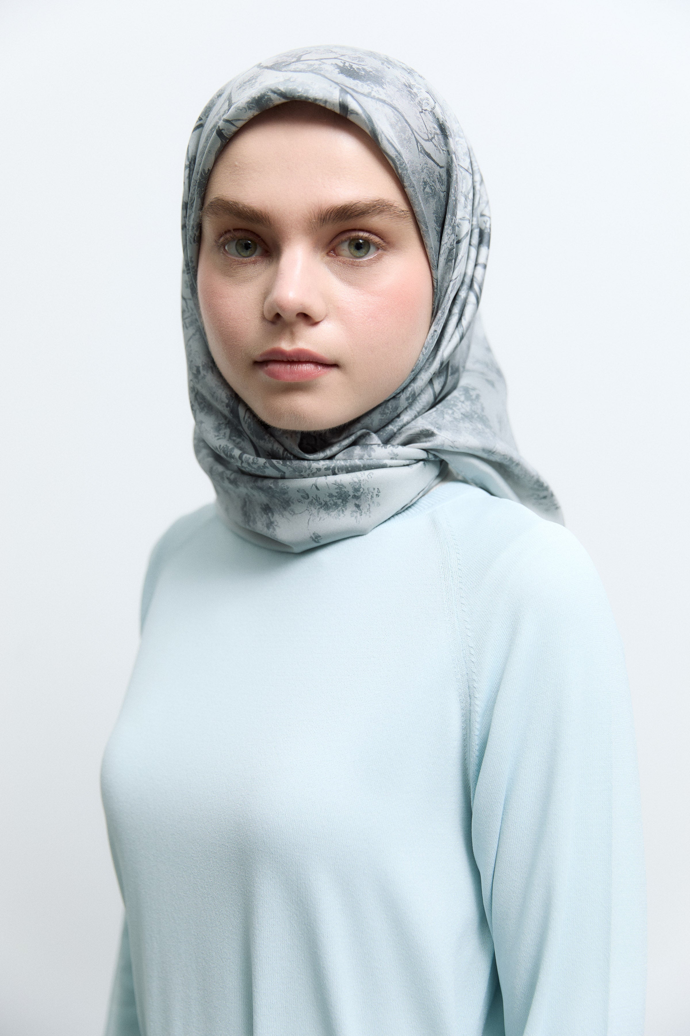 Belva Twill İpek Eşarp - Gümüş TUĞBA