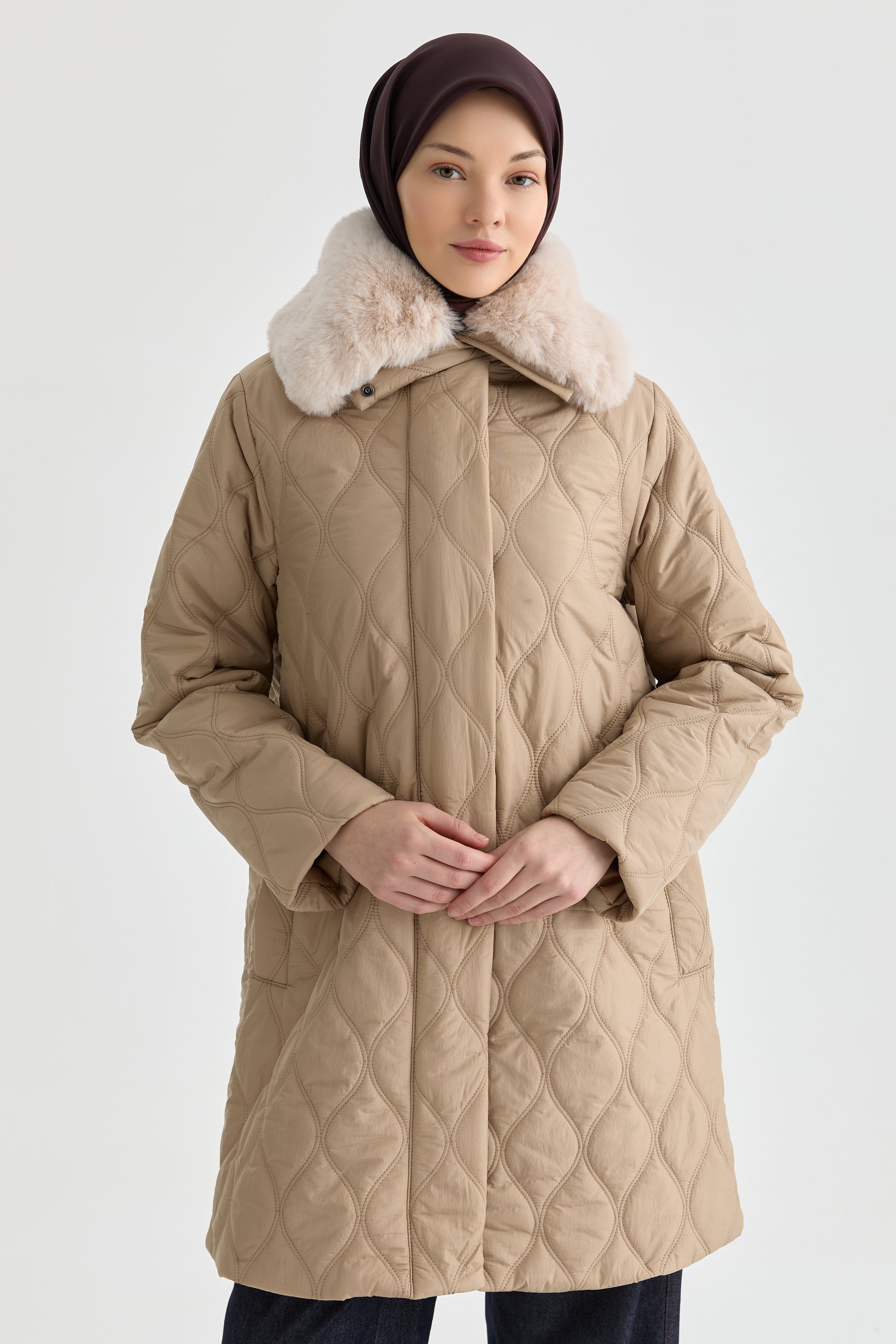 Yakası Kürk Detaylı Kaban - Taş TUGBA