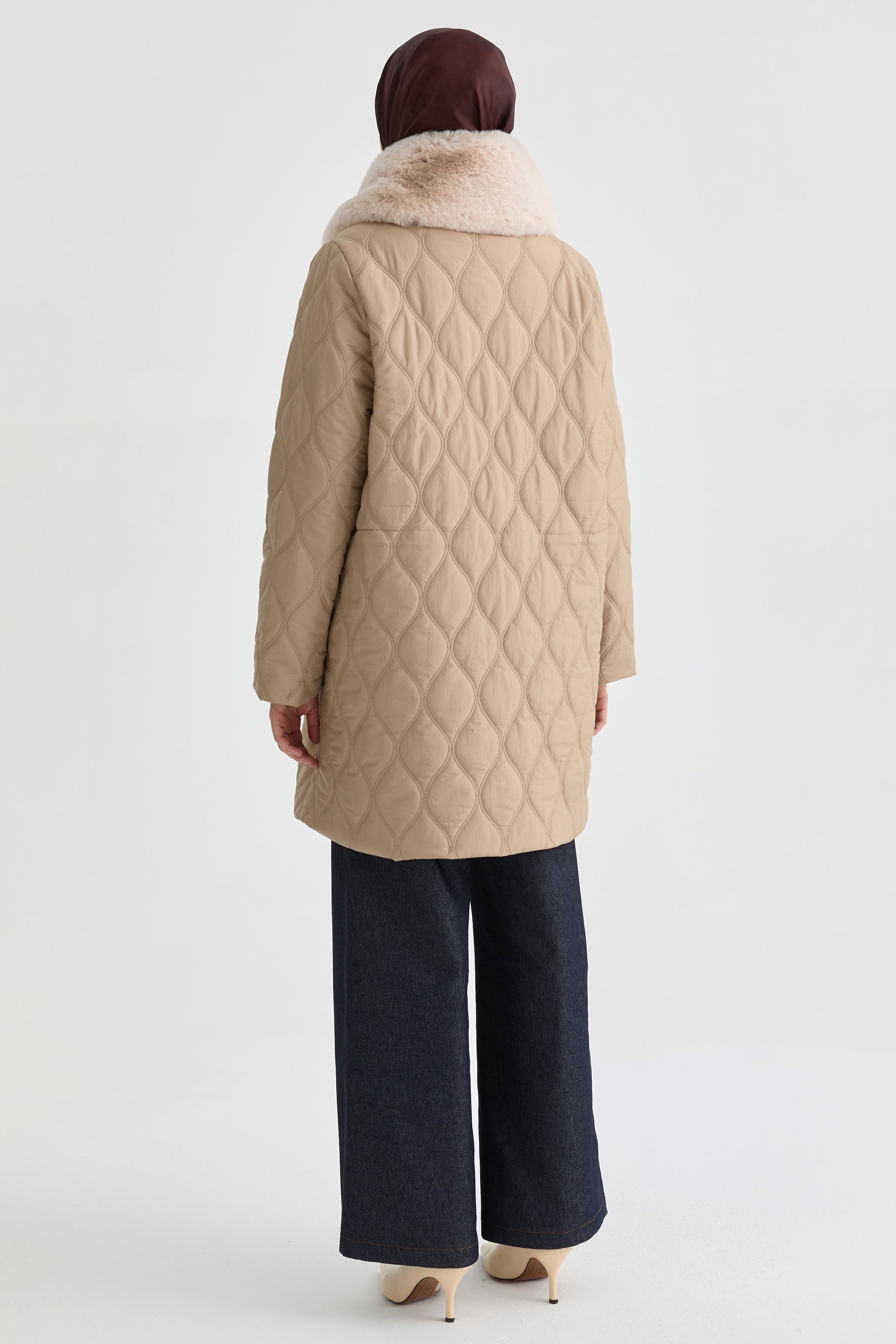 Yakası Kürk Detaylı Kaban - Taş TUGBA