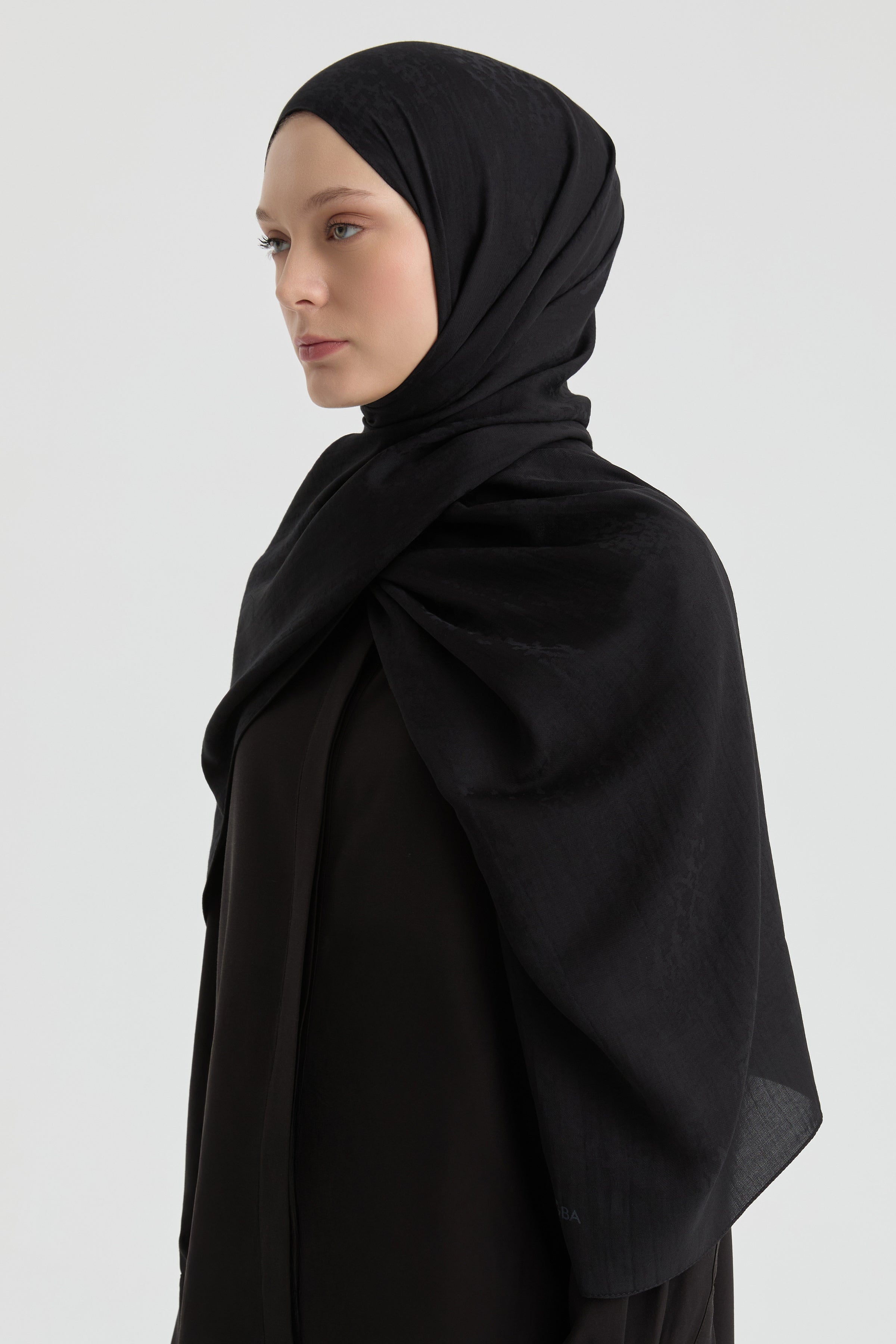 Efsun Jakar Şal - Siyah TUGBA