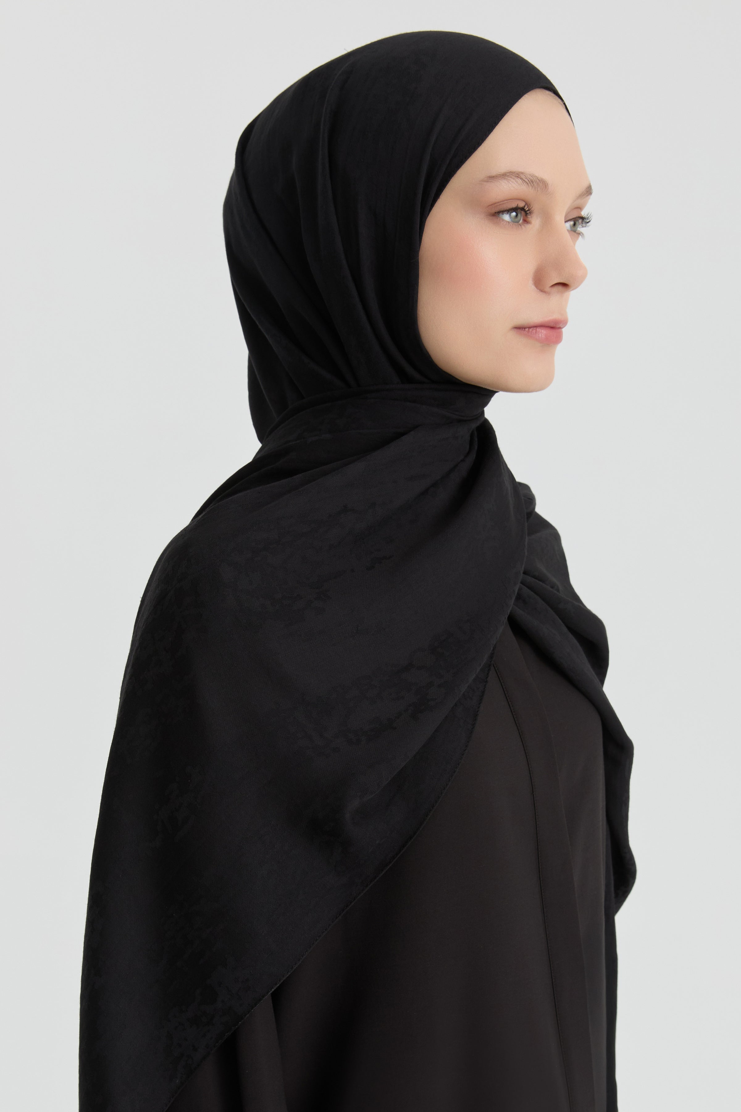 Efsun Jakar Şal - Siyah TUGBA