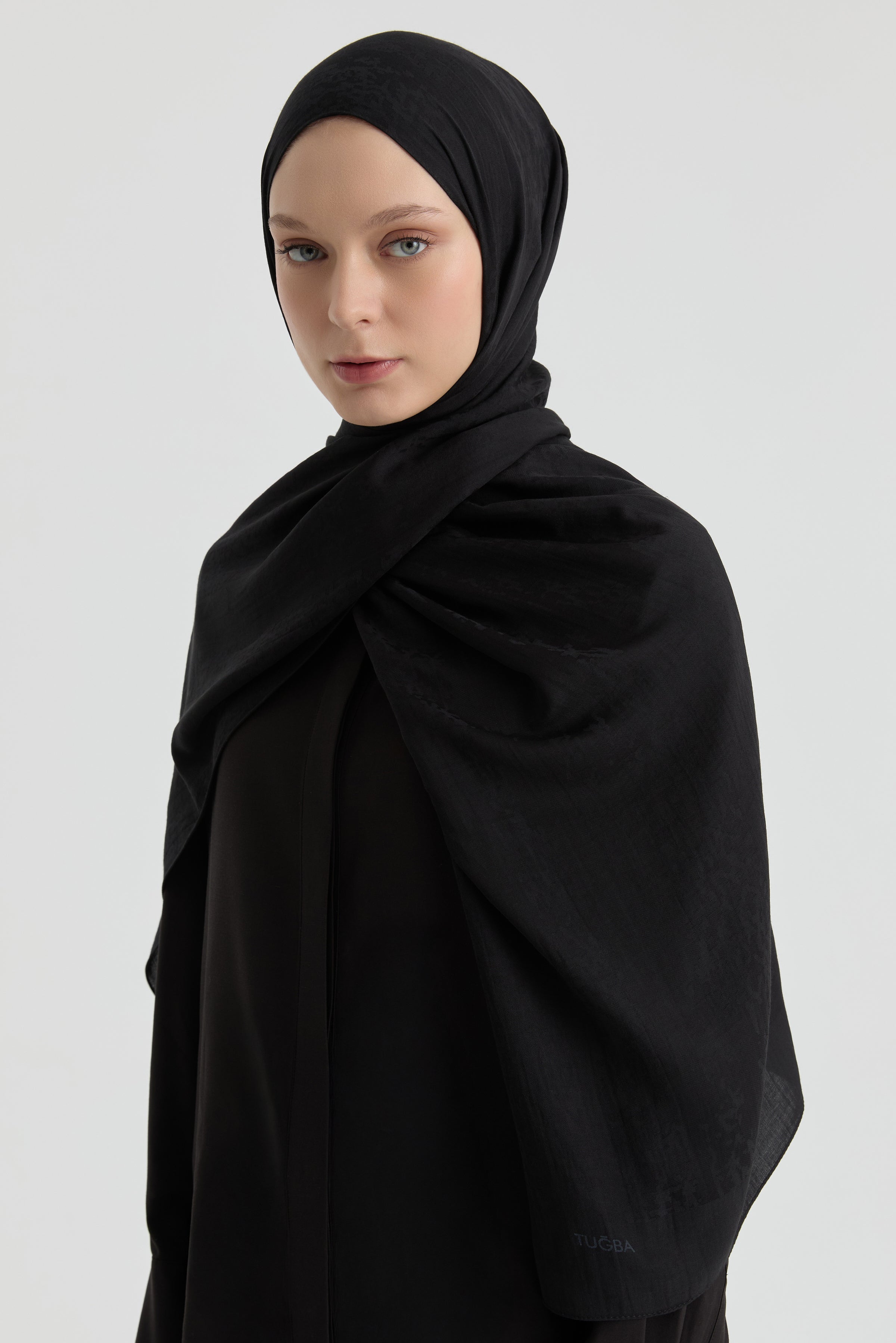 Efsun Jakar Şal - Siyah TUGBA