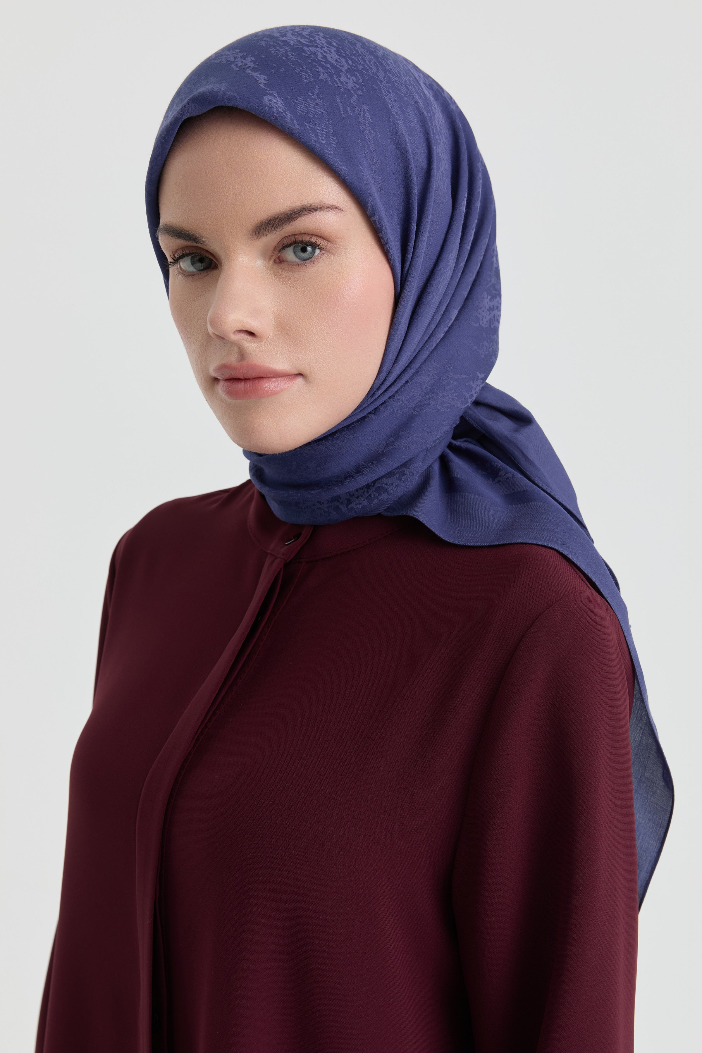 Efsun Jakar Eşarp - İndigo TUGBA