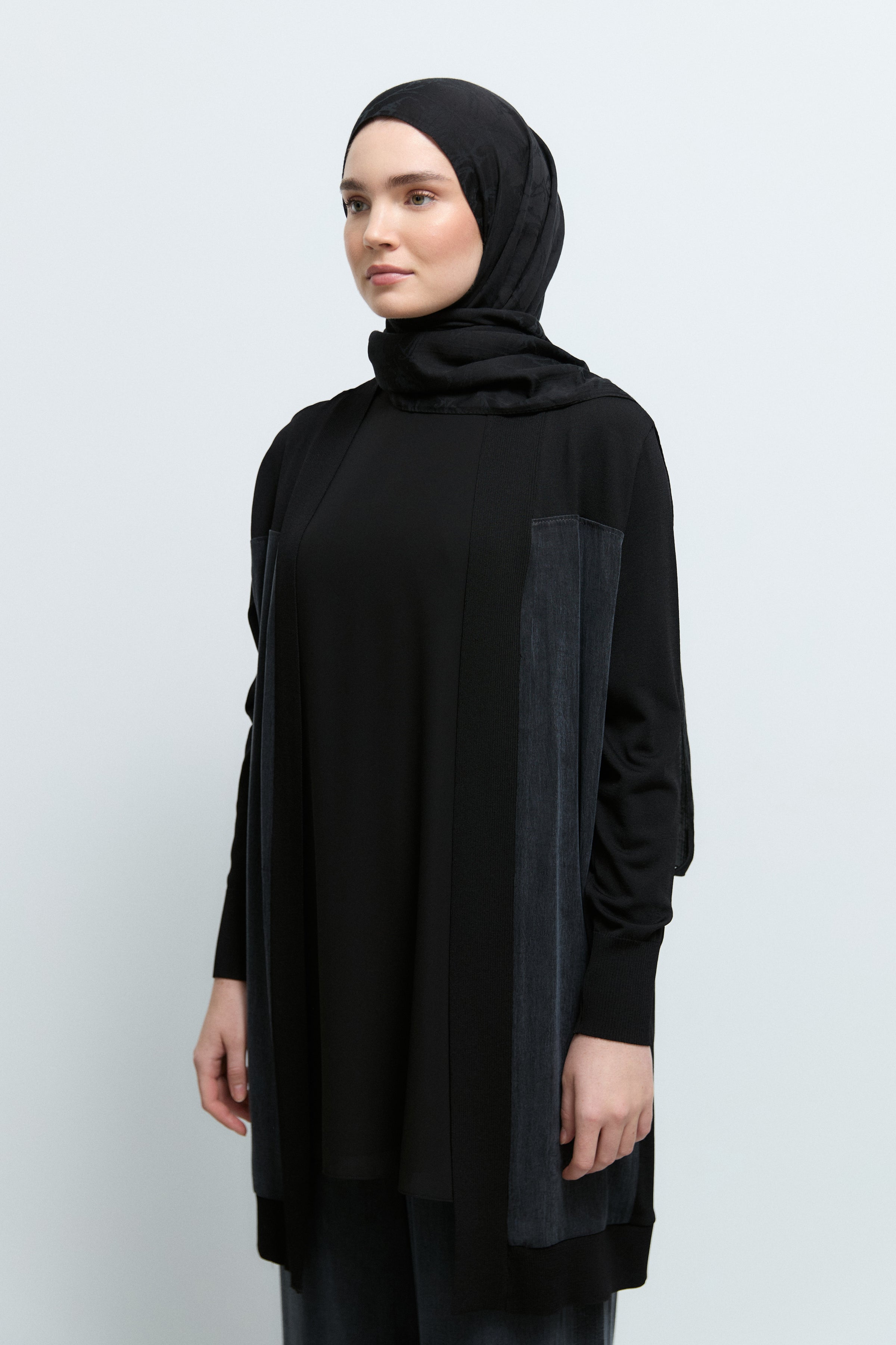 Rayon Karışımlı Şeritli Midi Hırka - Siyah TUĞBA