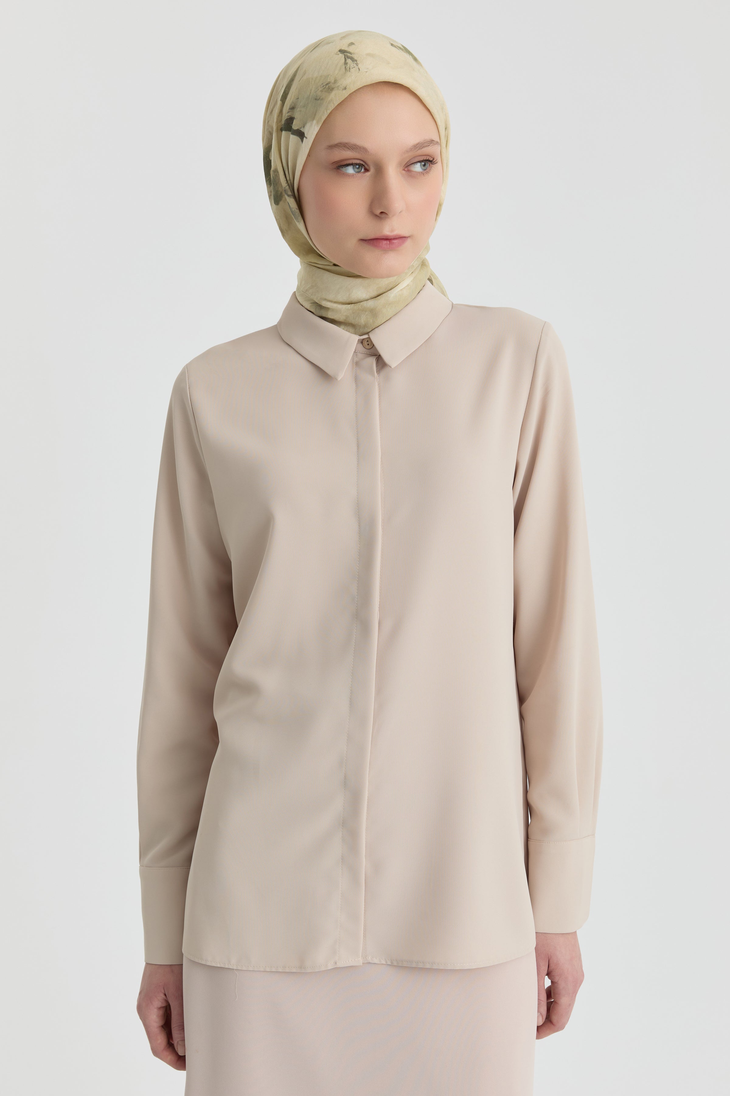 Gizli Patlı Basic Gömlek - Bej TUGBA