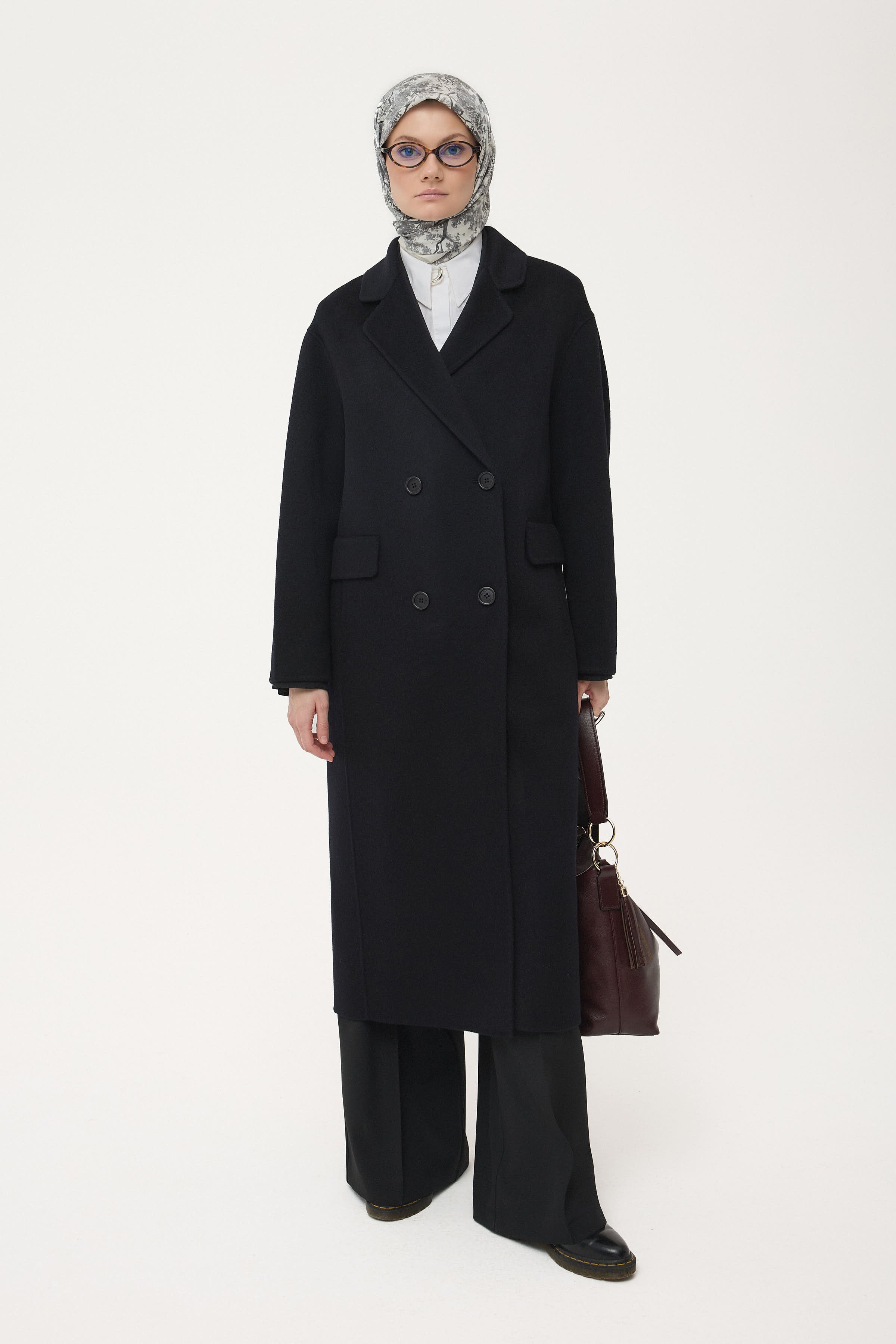 El Yapımı %100 Yün Kruvaze Kaban - Siyah TUGBA