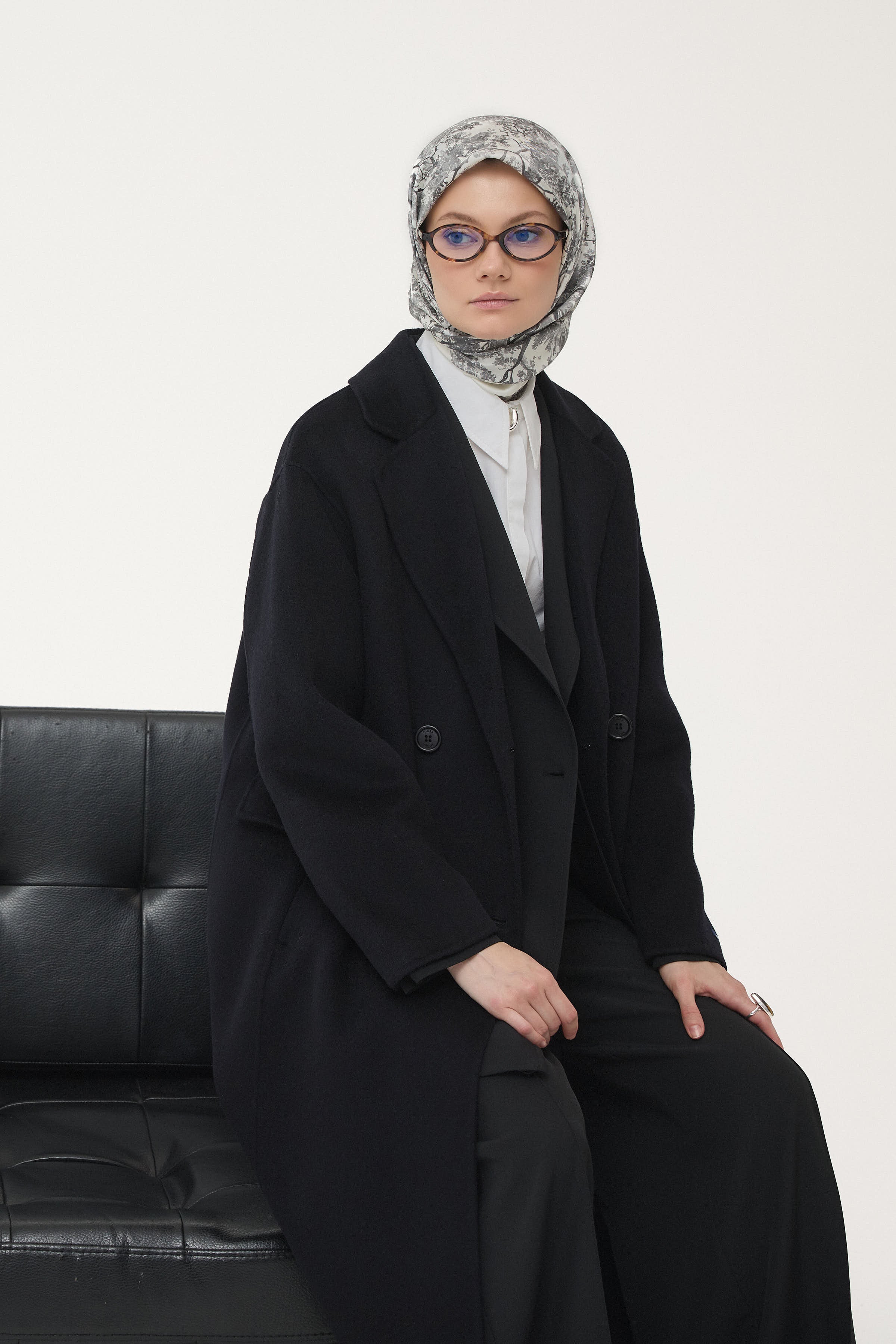 El Yapımı %100 Yün Kruvaze Kaban - Siyah TUGBA