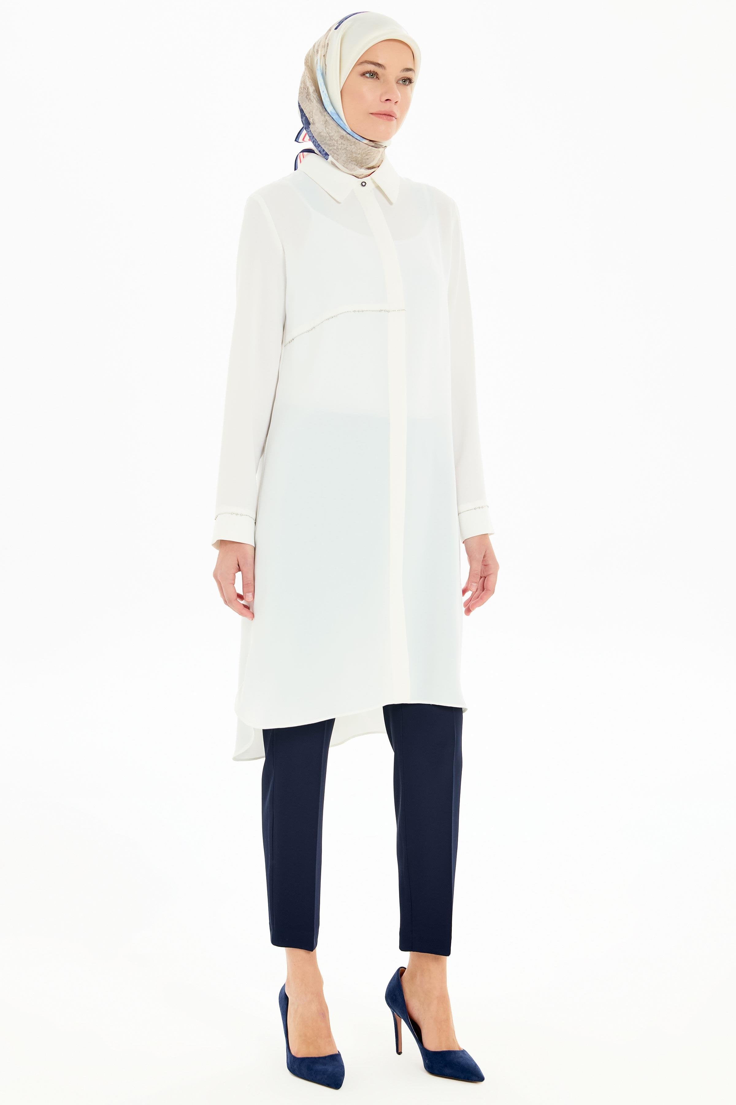 Aksesuar Şerit Detaylı Yırtmaçlı Tunik - Ekru TUGBA