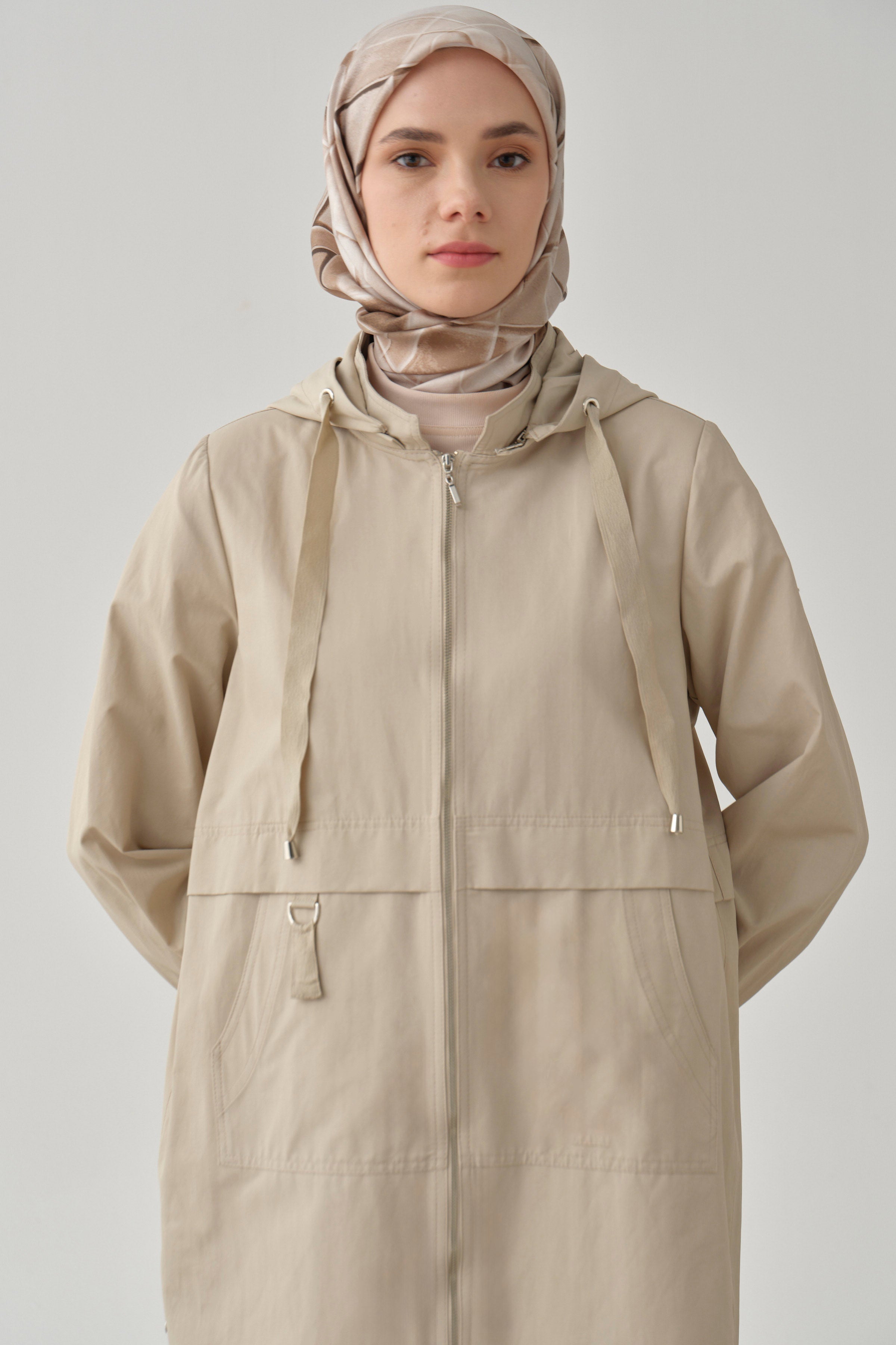 Aller Detaylı Yırtmaçlı Parka - Bej TUGBA