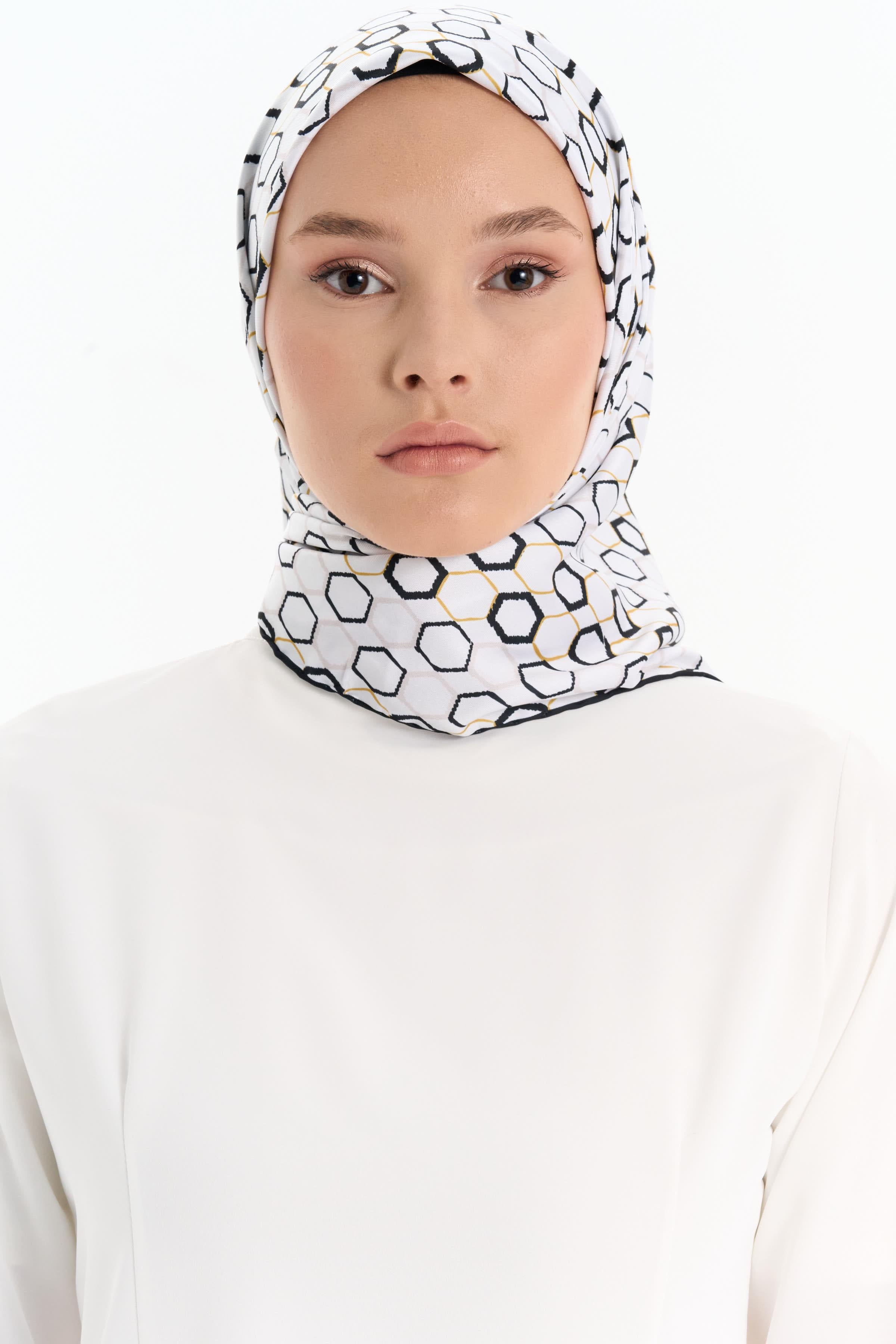 Altıgen Desenli Stil Eşarp - Ekru TUGBA