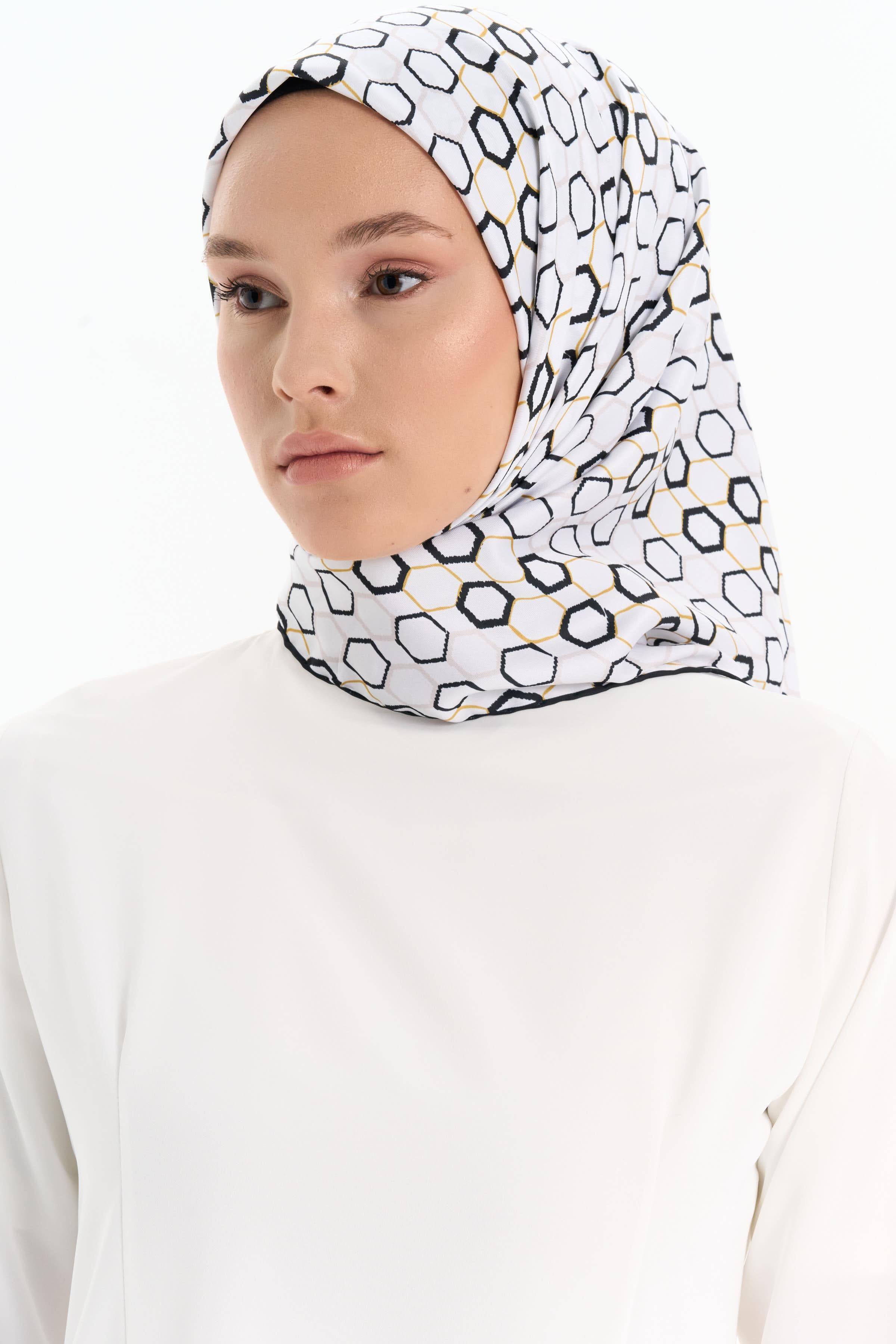 Altıgen Desenli Stil Eşarp - Ekru TUGBA